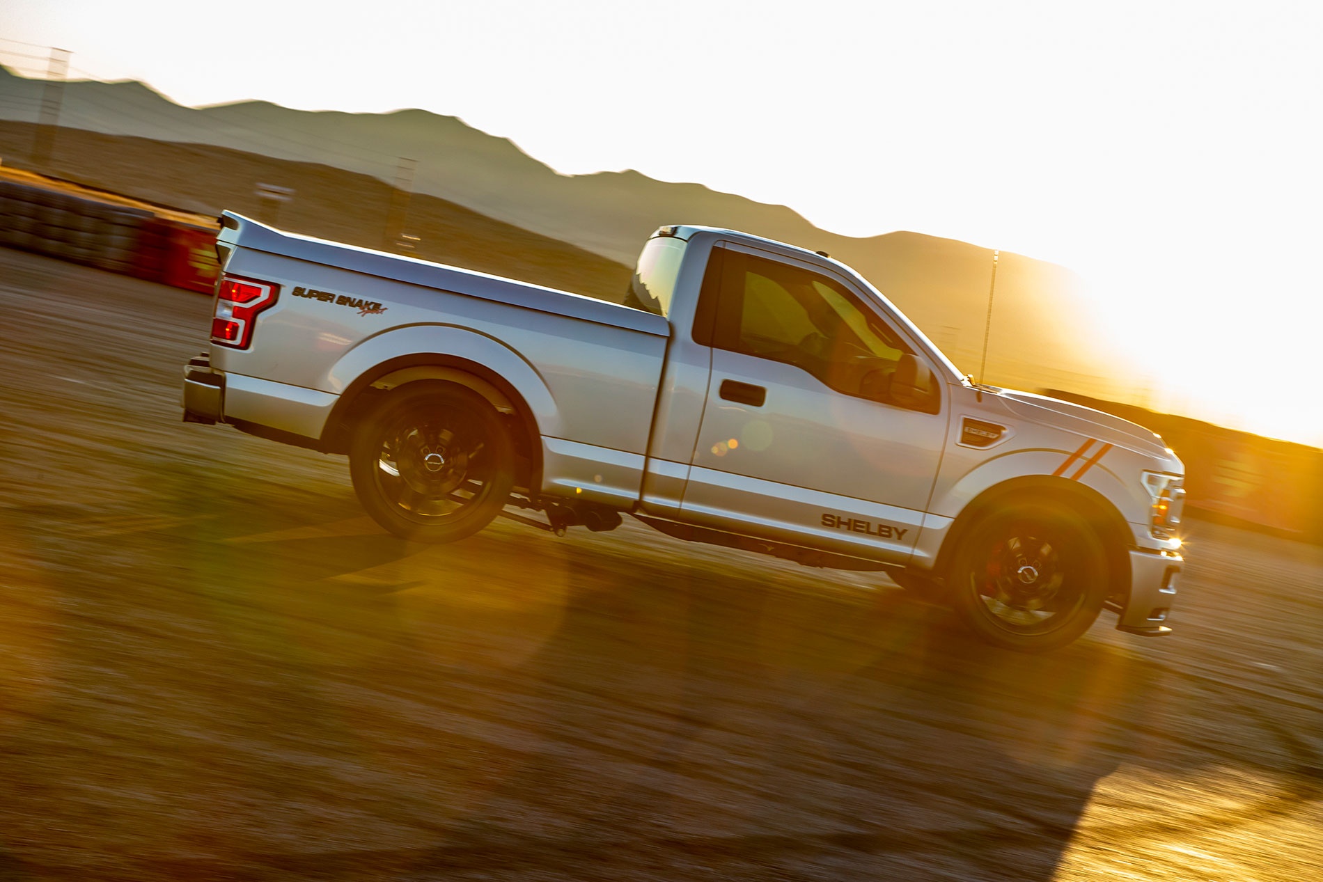 Ford F-150 Super Snake Sport manh 781 ma luc anh 13