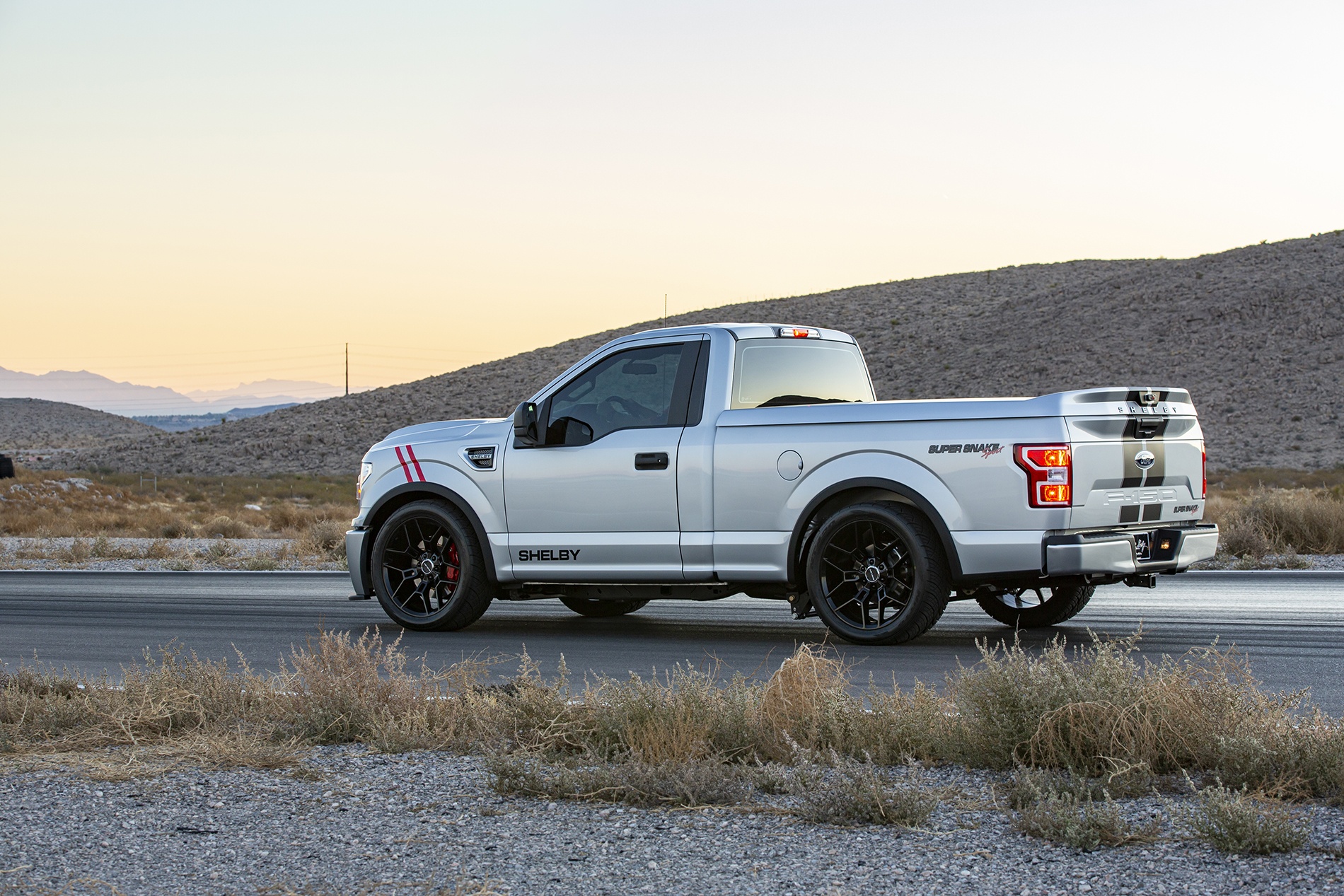 Ford F-150 Super Snake Sport manh 781 ma luc anh 8