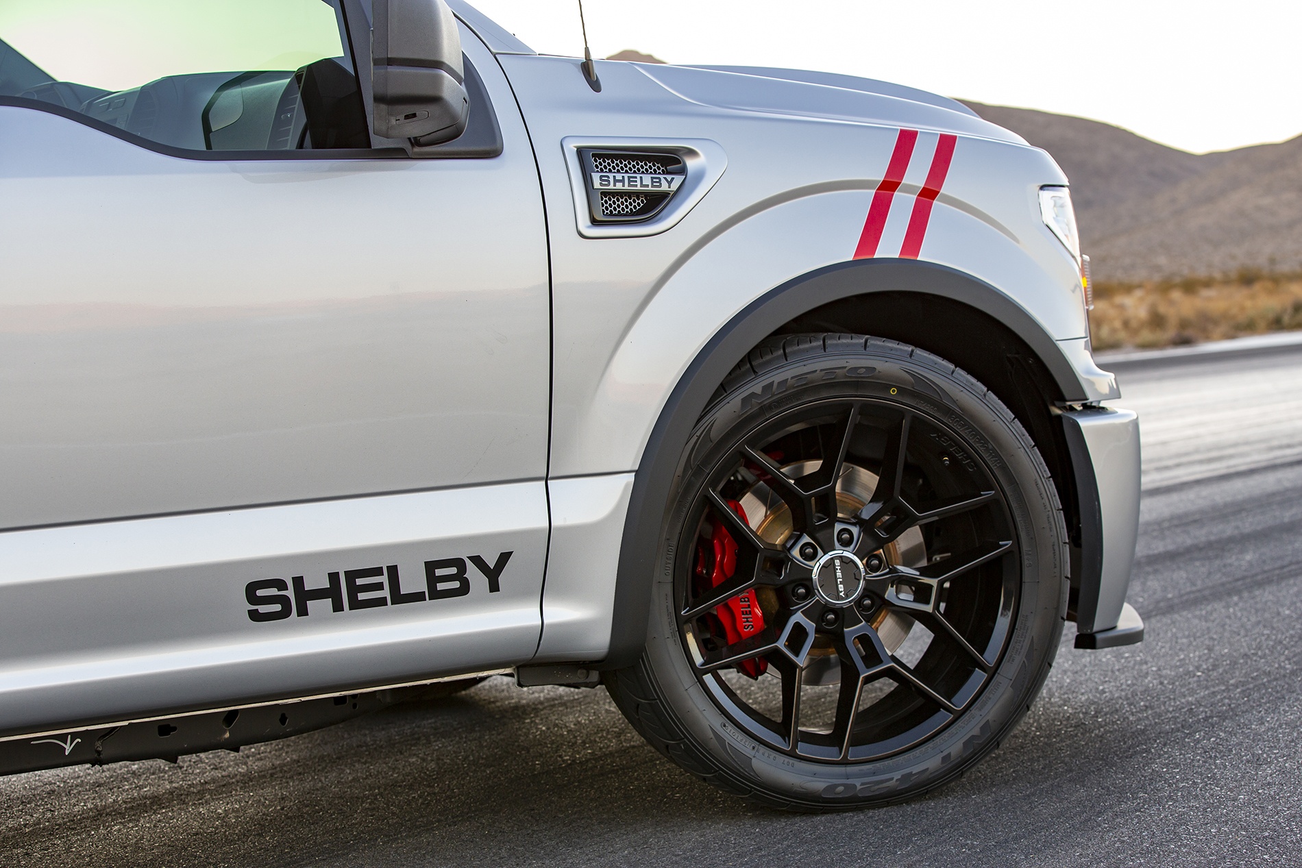 Ford F-150 Super Snake Sport manh 781 ma luc anh 6