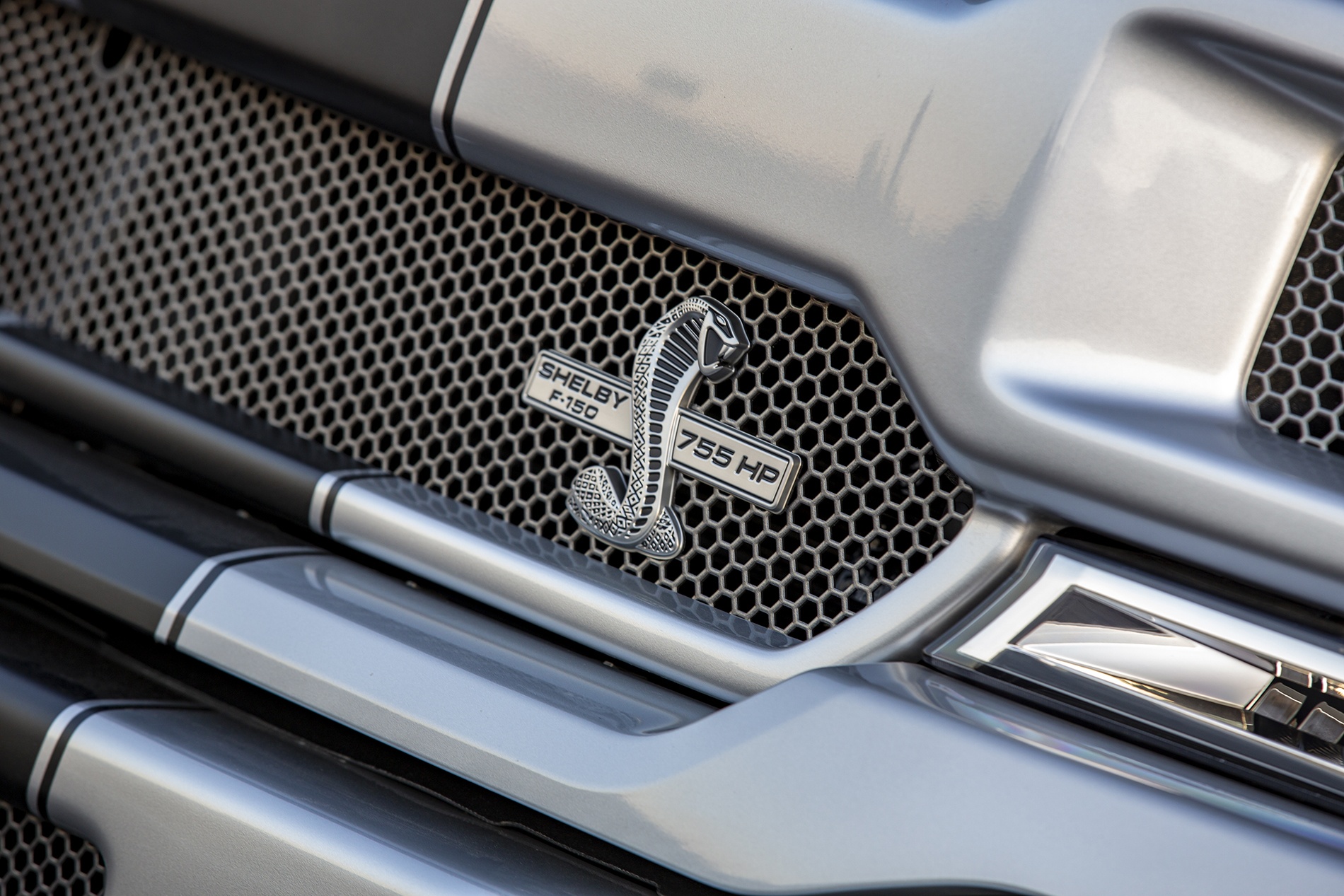 Ford F-150 Super Snake Sport manh 781 ma luc anh 4