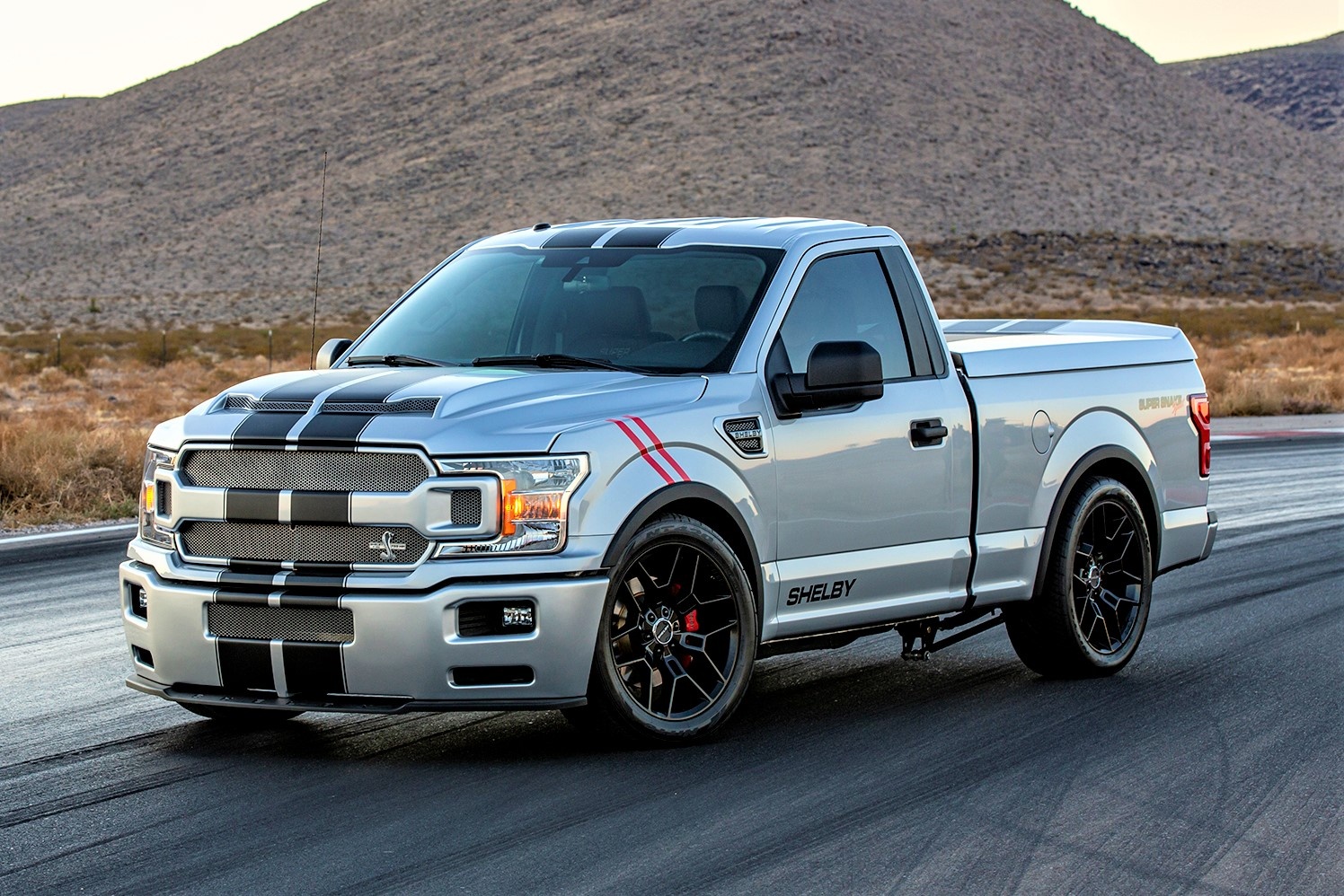 Sieu ban tai Ford F-150 Super Snake Sport manh 781 ma luc hinh anh
