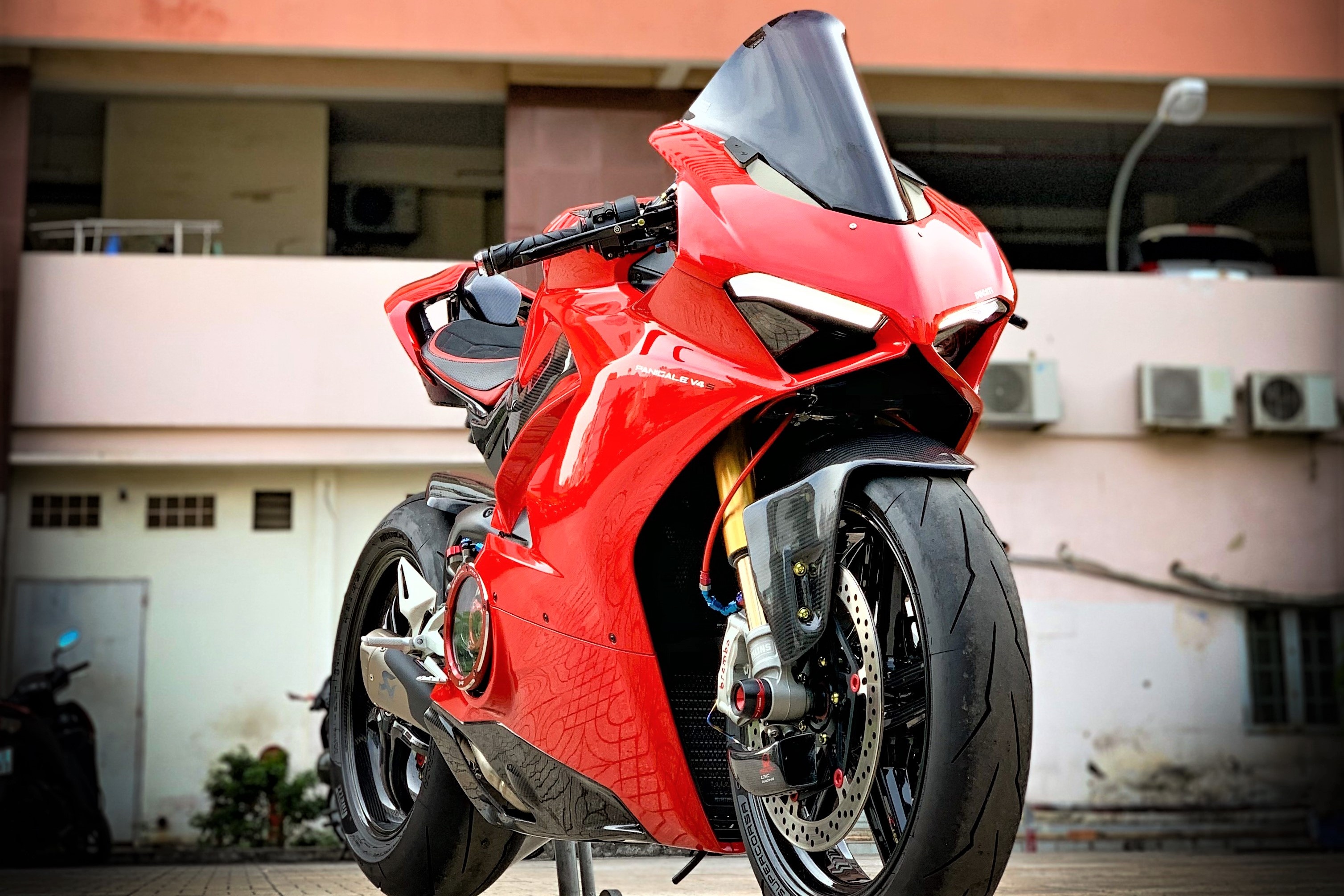 Moto tien ty Ducati Panigale V4 S voi goi do dat gia tai TP.HCM hinh anh