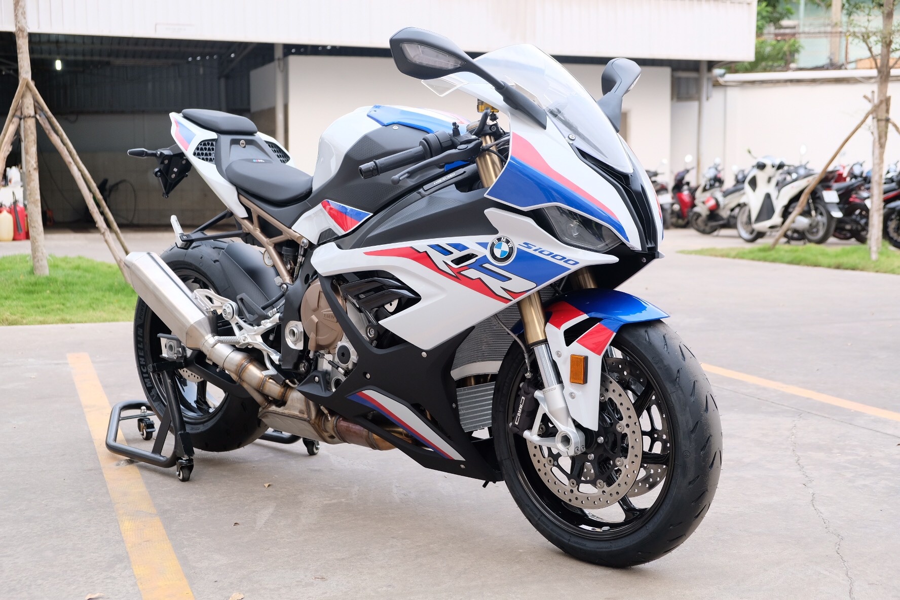 Can canh BMW S 1000 RR 2019 anh 1