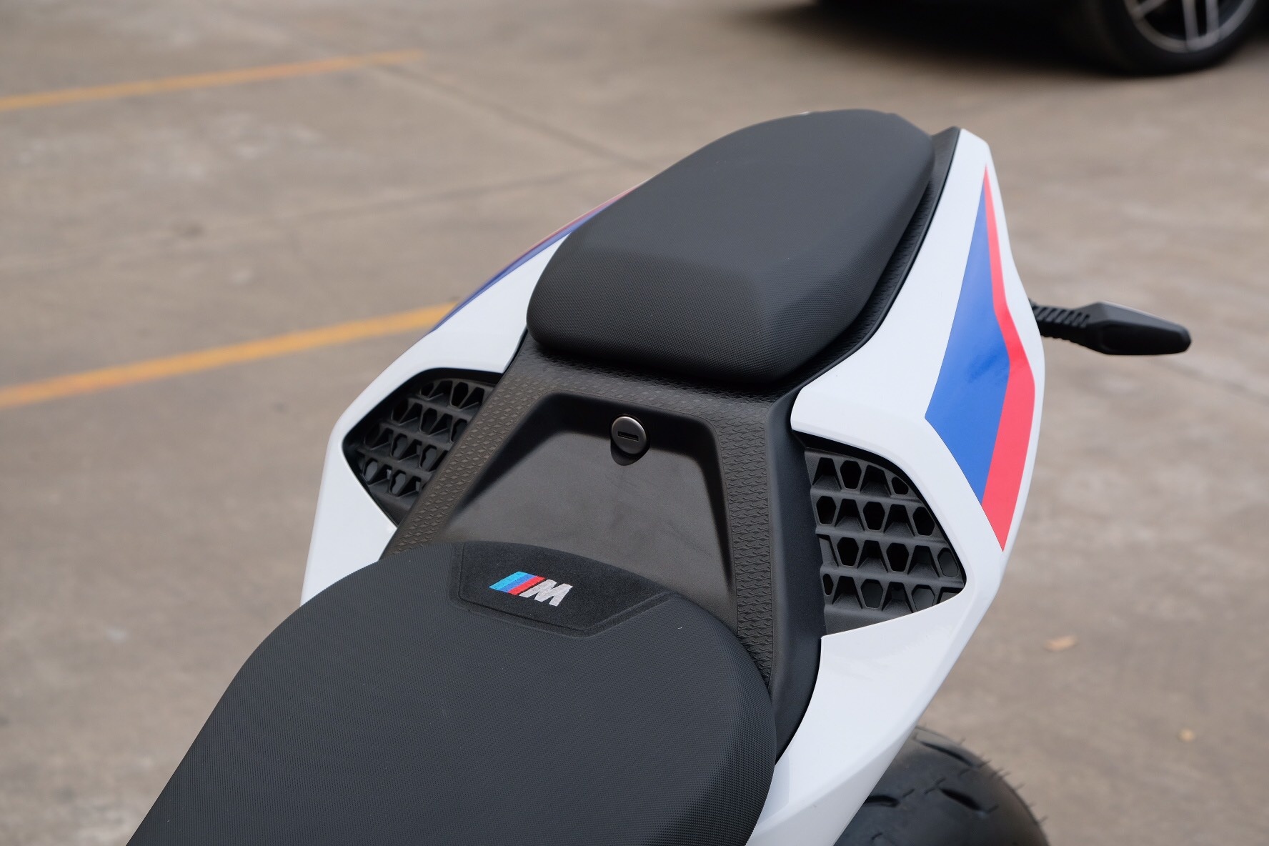 Can canh BMW S 1000 RR 2019 anh 18