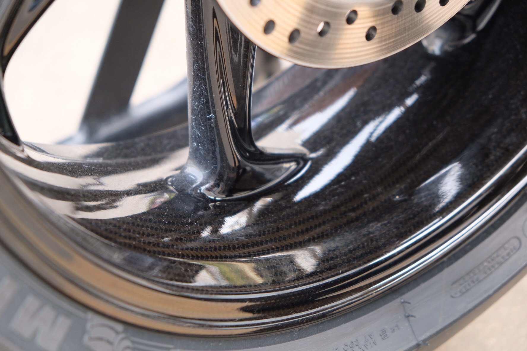 Can canh BMW S 1000 RR 2019 anh 17