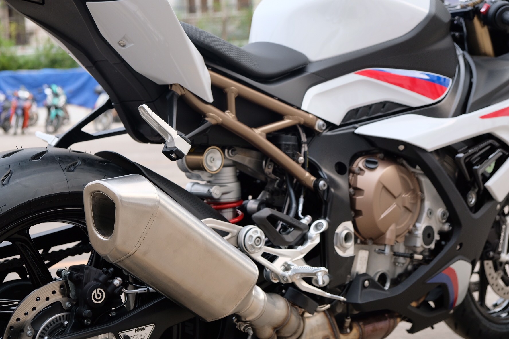 Can canh BMW S 1000 RR 2019 anh 12