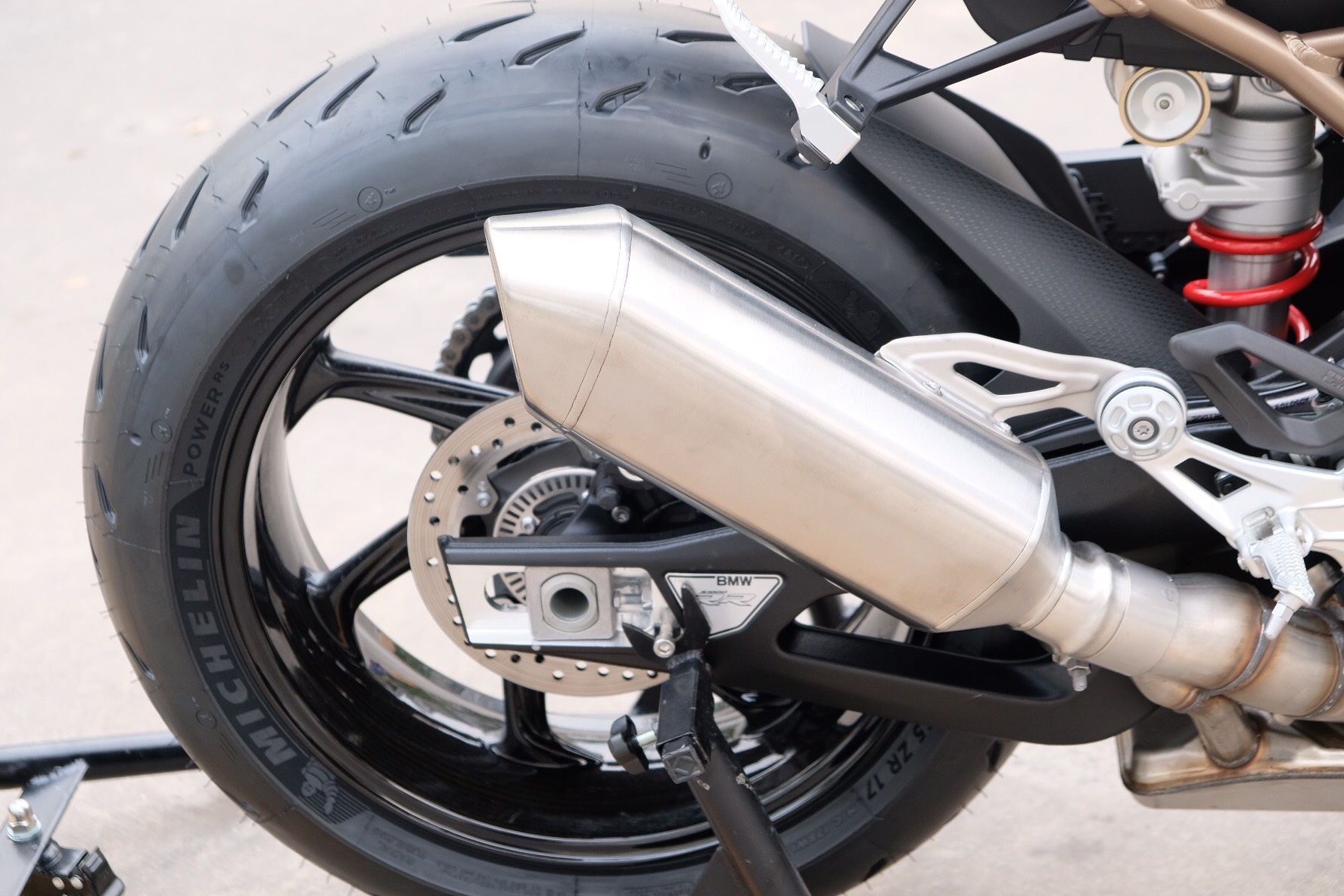 Can canh BMW S 1000 RR 2019 anh 9