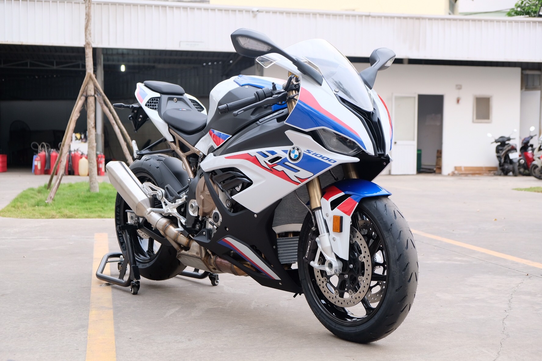 sportbike chính hãng có giá trên 1 tỷ ảnh 4 sportbike chinh hang co gia tren 1 ty anh 4