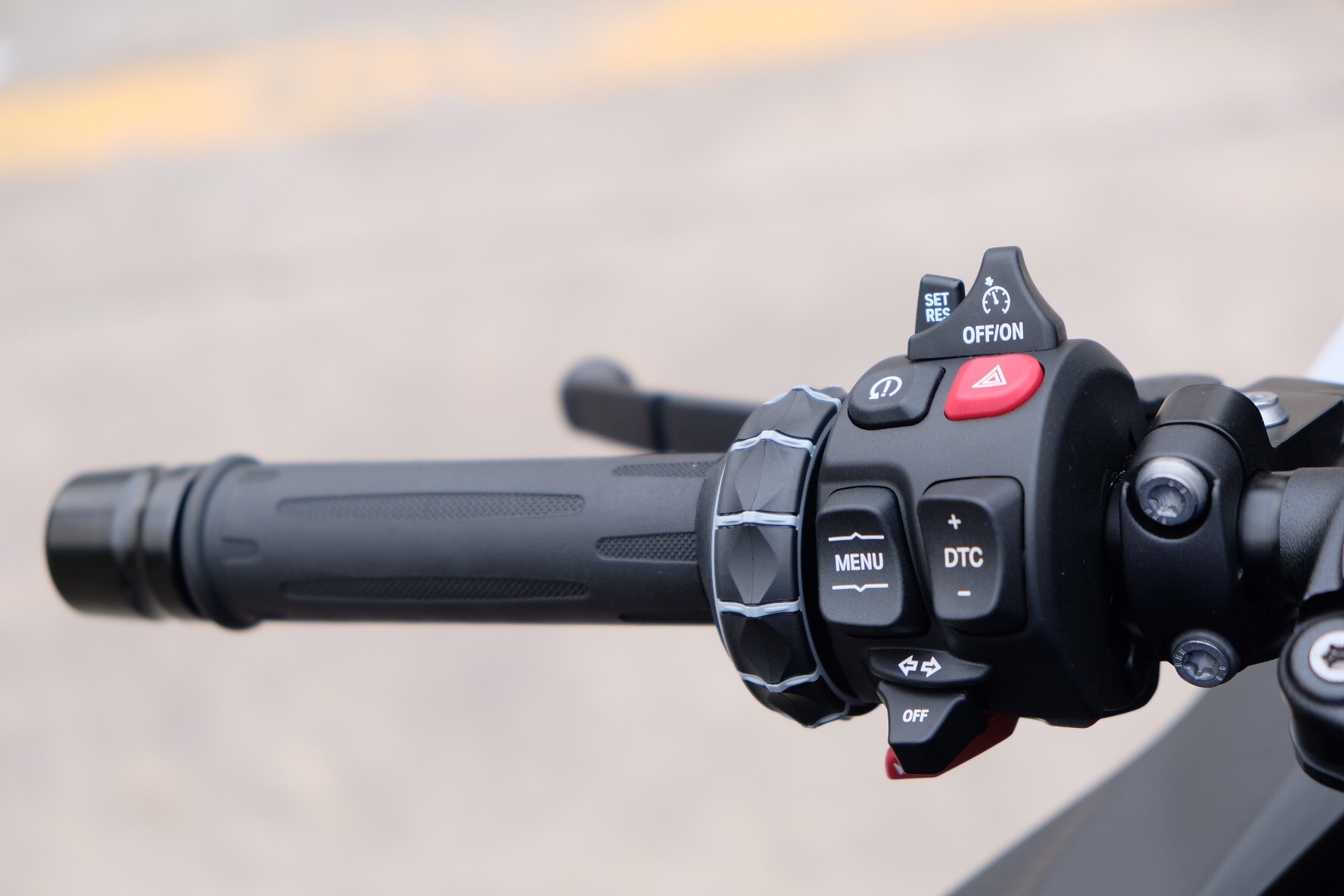 Can canh BMW S 1000 RR 2019 anh 14