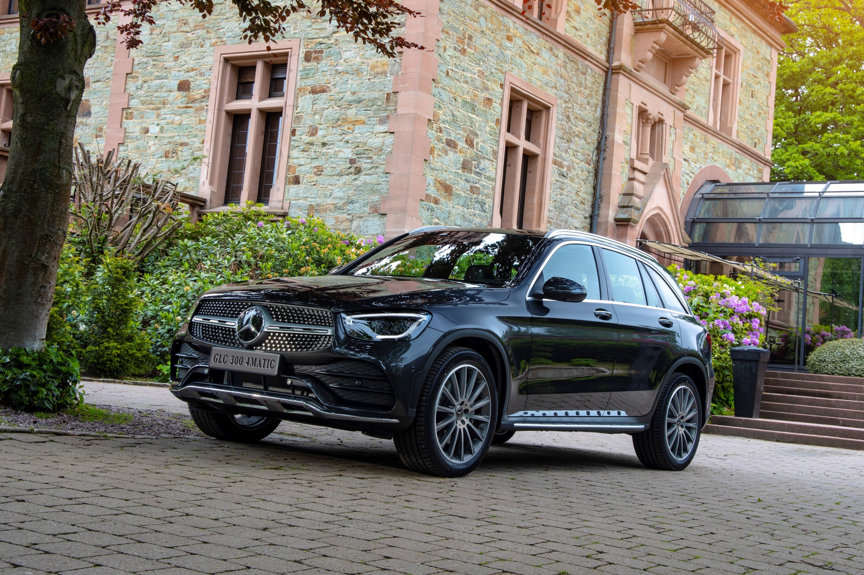 Mercedes-Benz GLC 300 4Matic giá 2, 56 tỷ ảnh 1 Mercedes-Benz GLC 300 4Matic gia 2, 56 ty anh 1