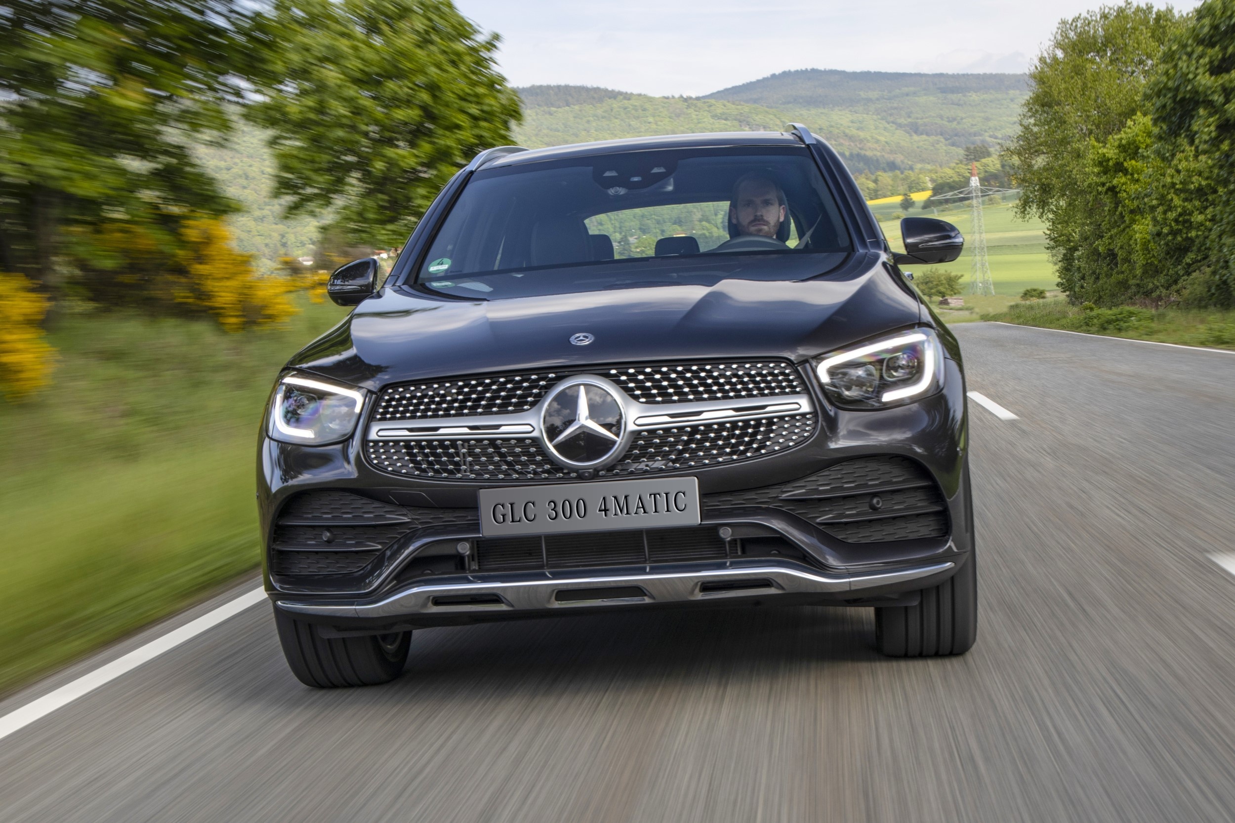Mercedes-Benz GLC 300 4Matic giá 2, 56 tỷ ảnh 3 Mercedes-Benz GLC 300 4Matic gia 2, 56 ty anh 3