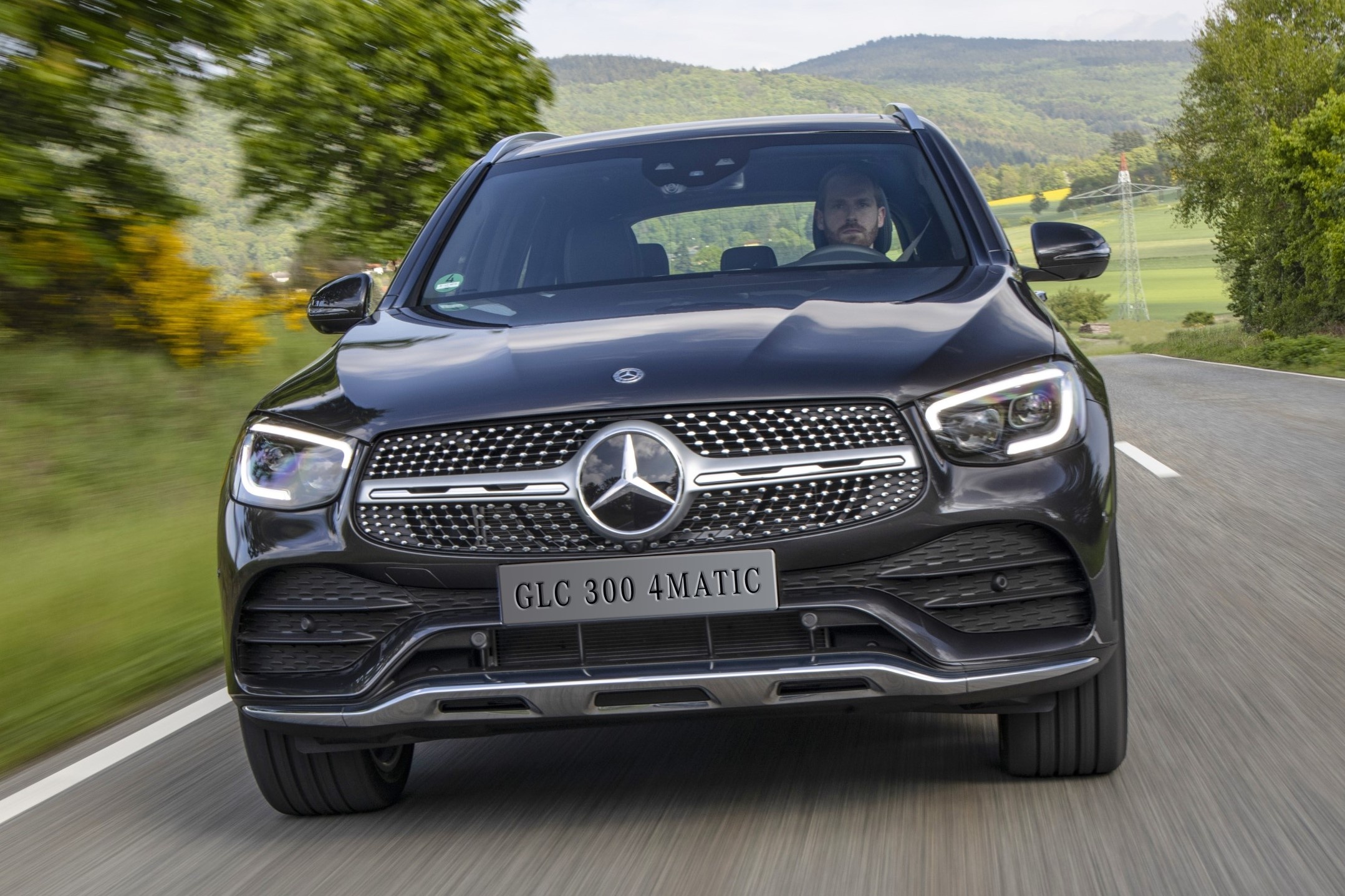 Mercedes-Benz GLC 300 4Matic ban nang cap ra mat VN, gia 2,56 ty dong hinh anh