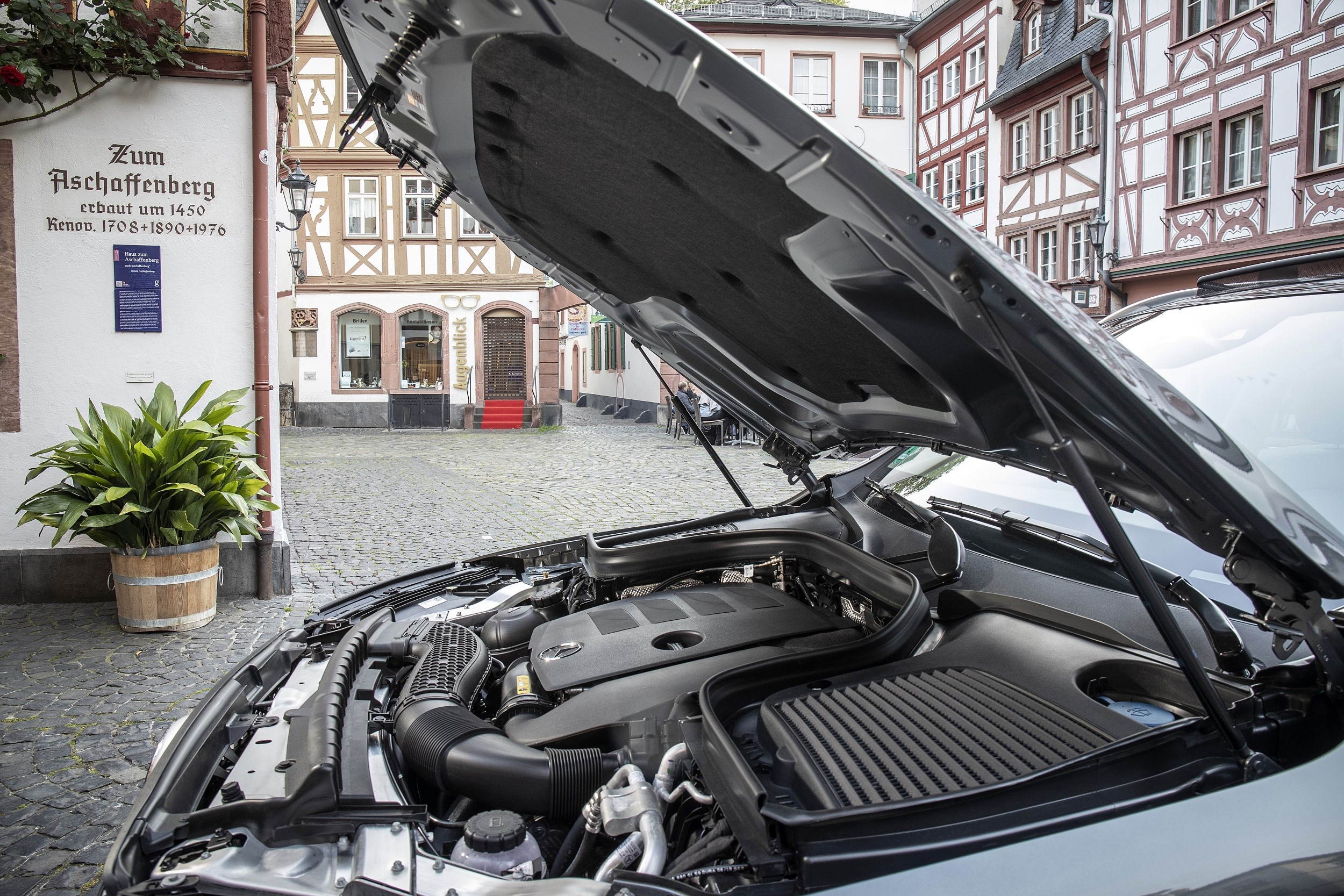 Mercedes-Benz GLC 300 4Matic giá 2, 56 tỷ ảnh 10 Mercedes-Benz GLC 300 4Matic gia 2, 56 ty anh 10