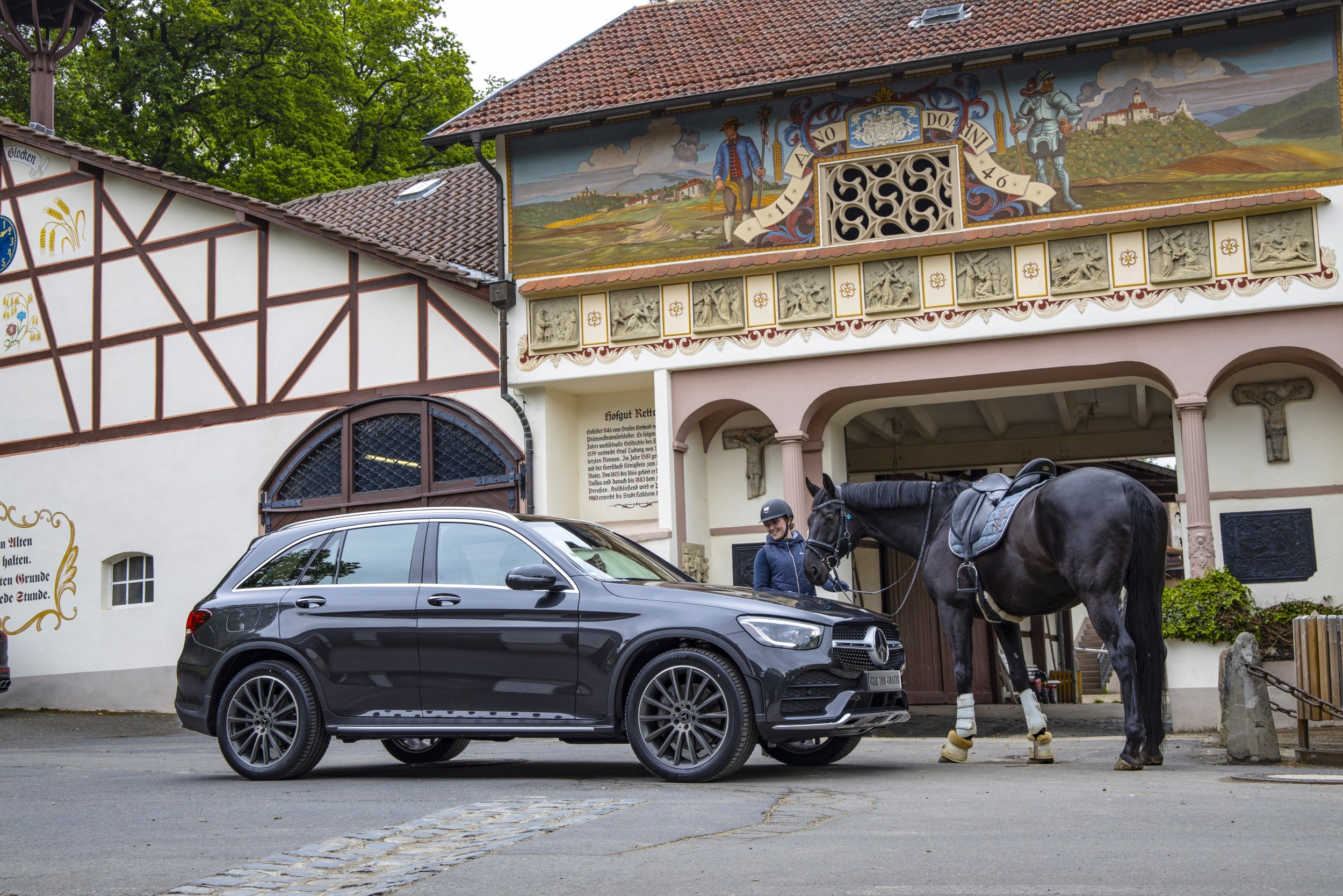 Mercedes-Benz GLC 300 4Matic giá 2, 56 tỷ ảnh 2 Mercedes-Benz GLC 300 4Matic gia 2, 56 ty anh 2