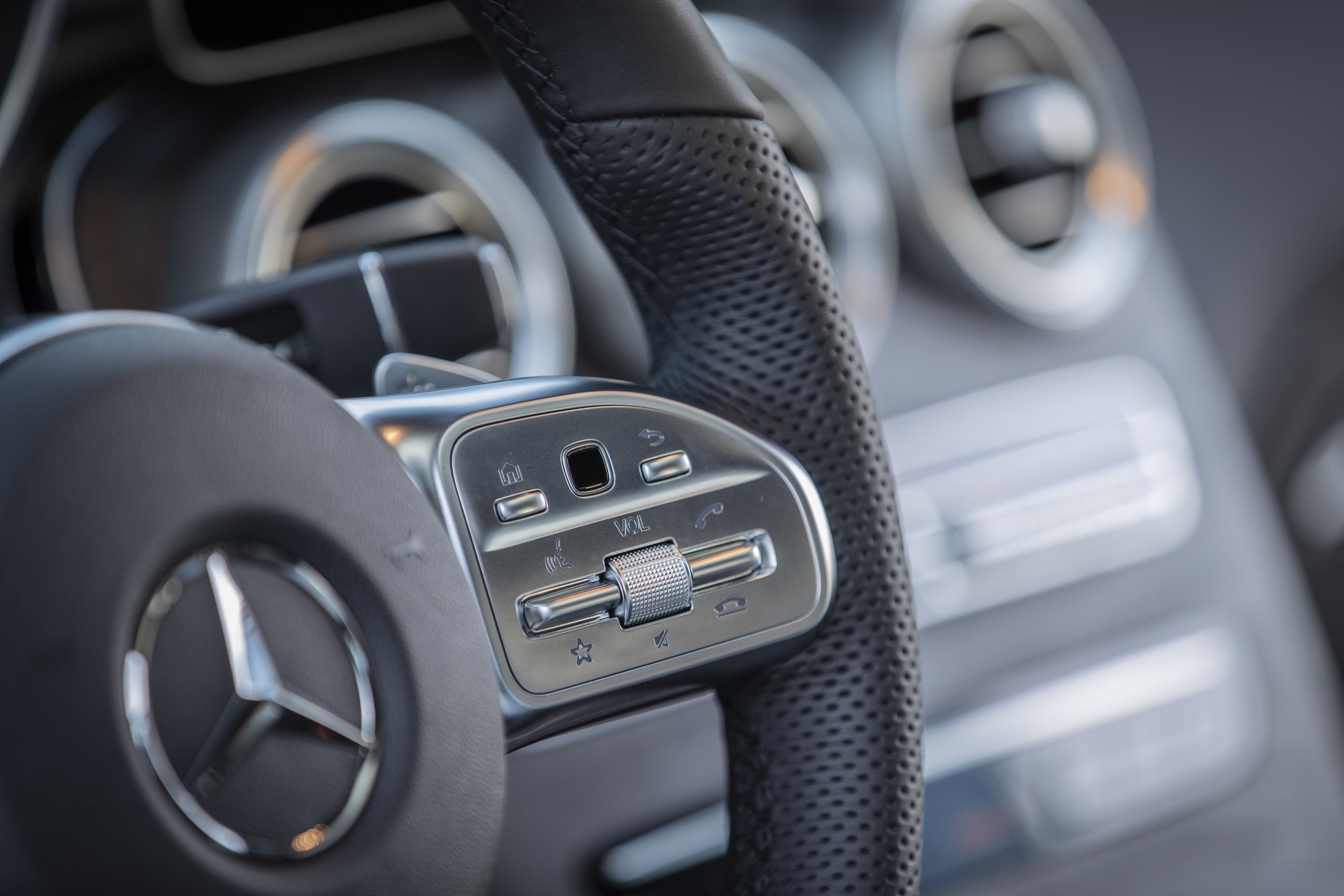 Mercedes-Benz GLC 300 4Matic giá 2, 56 tỷ ảnh 8 Mercedes-Benz GLC 300 4Matic gia 2, 56 ty anh 8