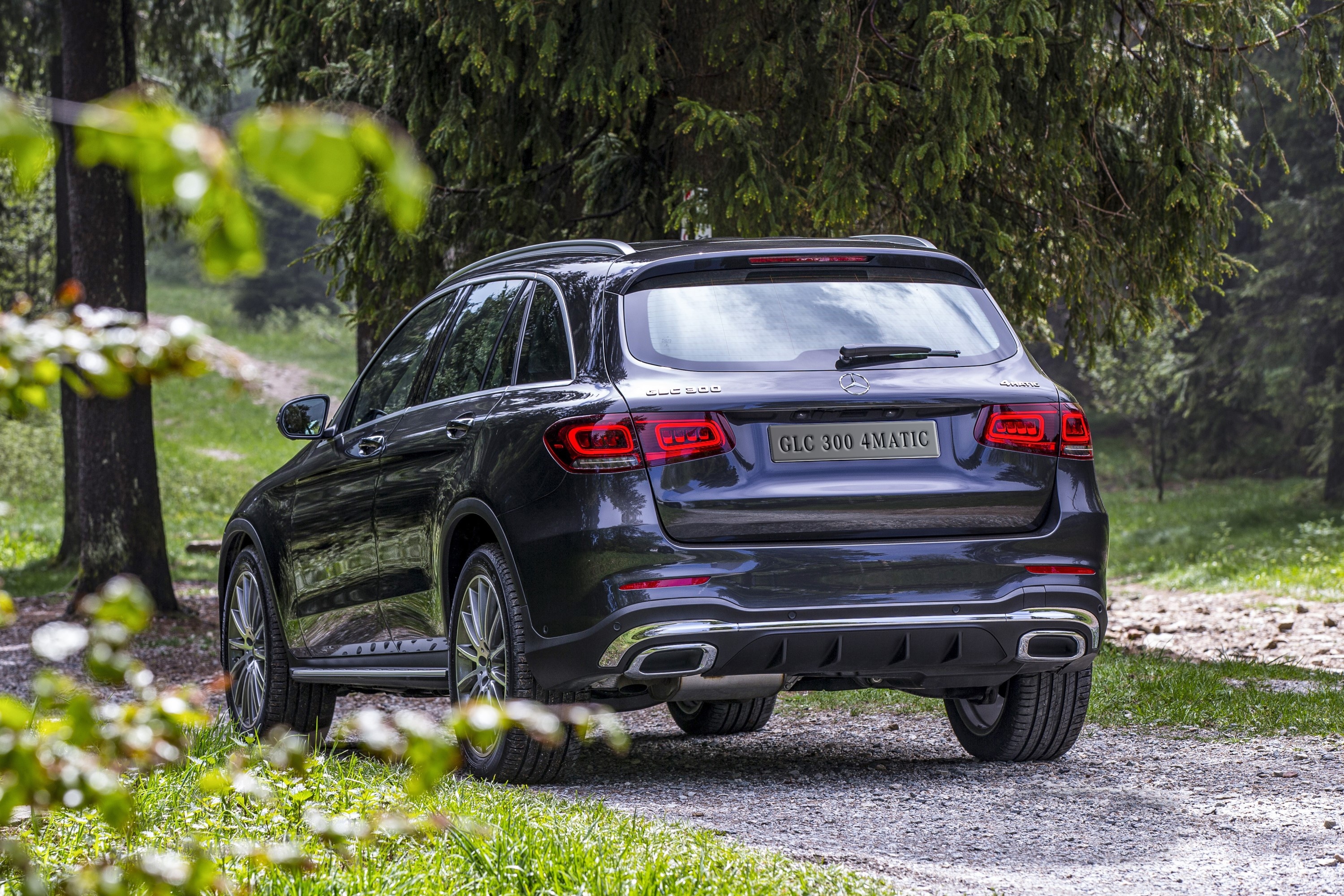 Mercedes-Benz GLC 300 4Matic giá 2, 56 tỷ ảnh 4 Mercedes-Benz GLC 300 4Matic gia 2, 56 ty anh 4