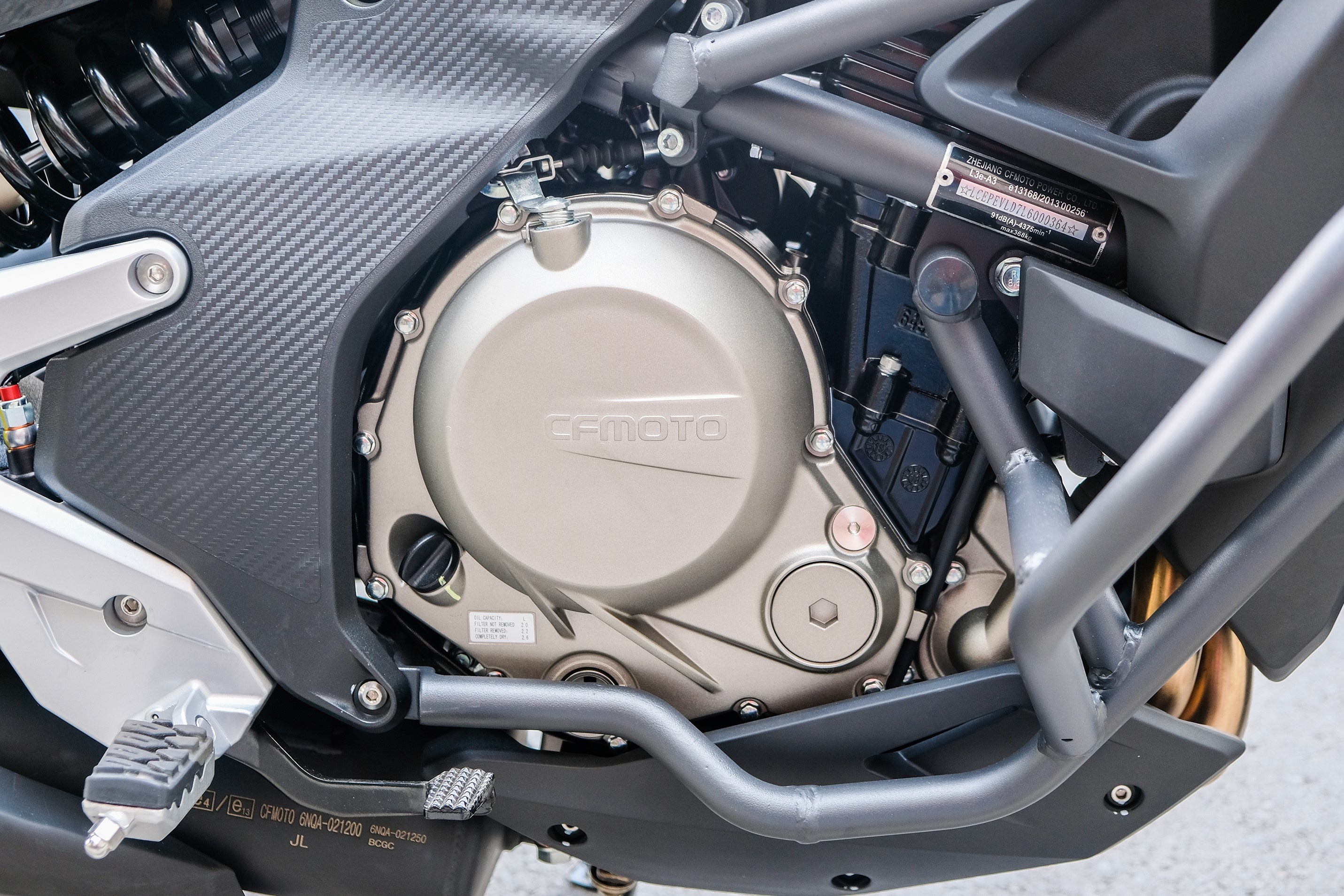 Can canh CFMoto 650MT anh 11
