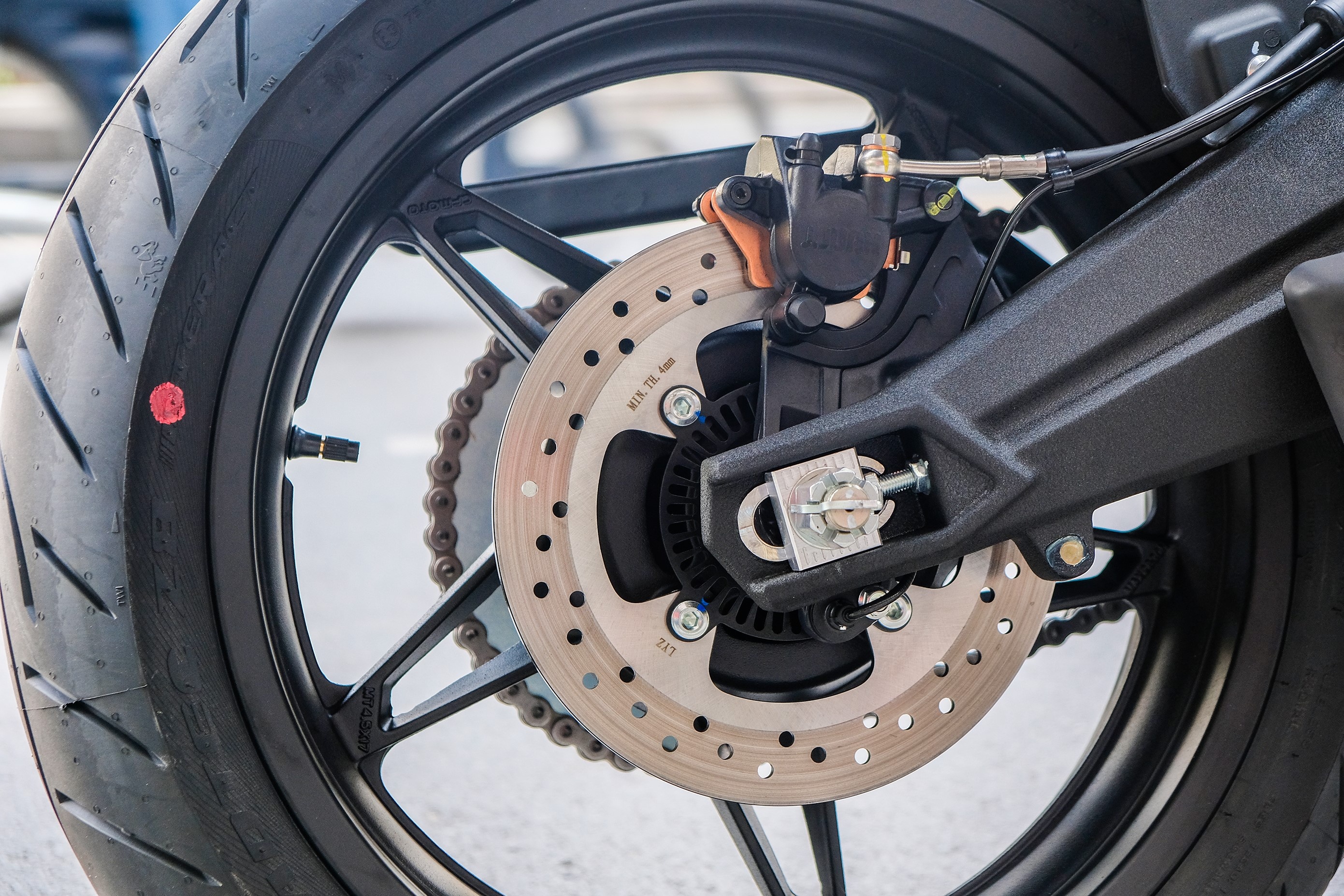 Can canh CFMoto 650MT anh 6