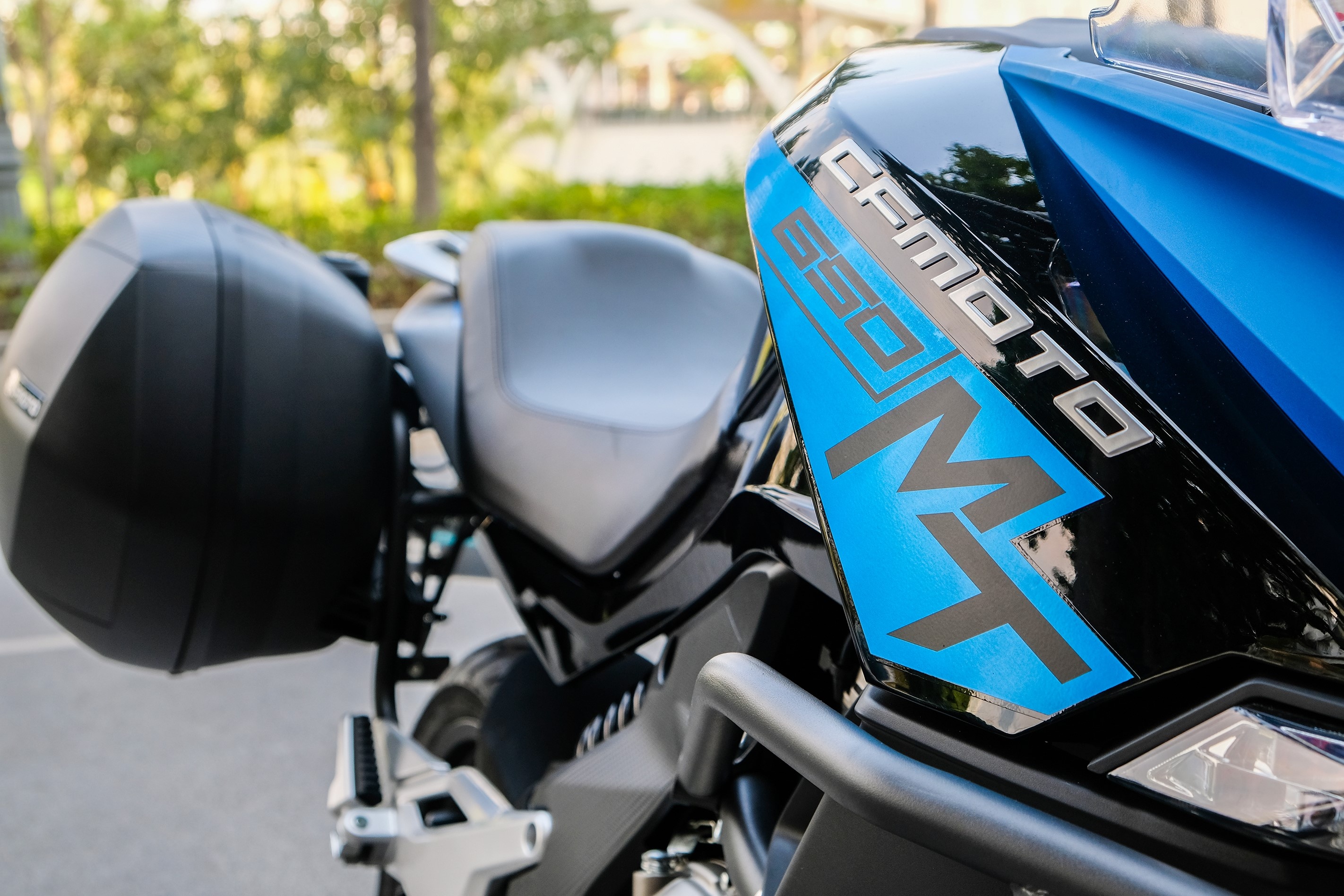 Can canh CFMoto 650MT anh 12