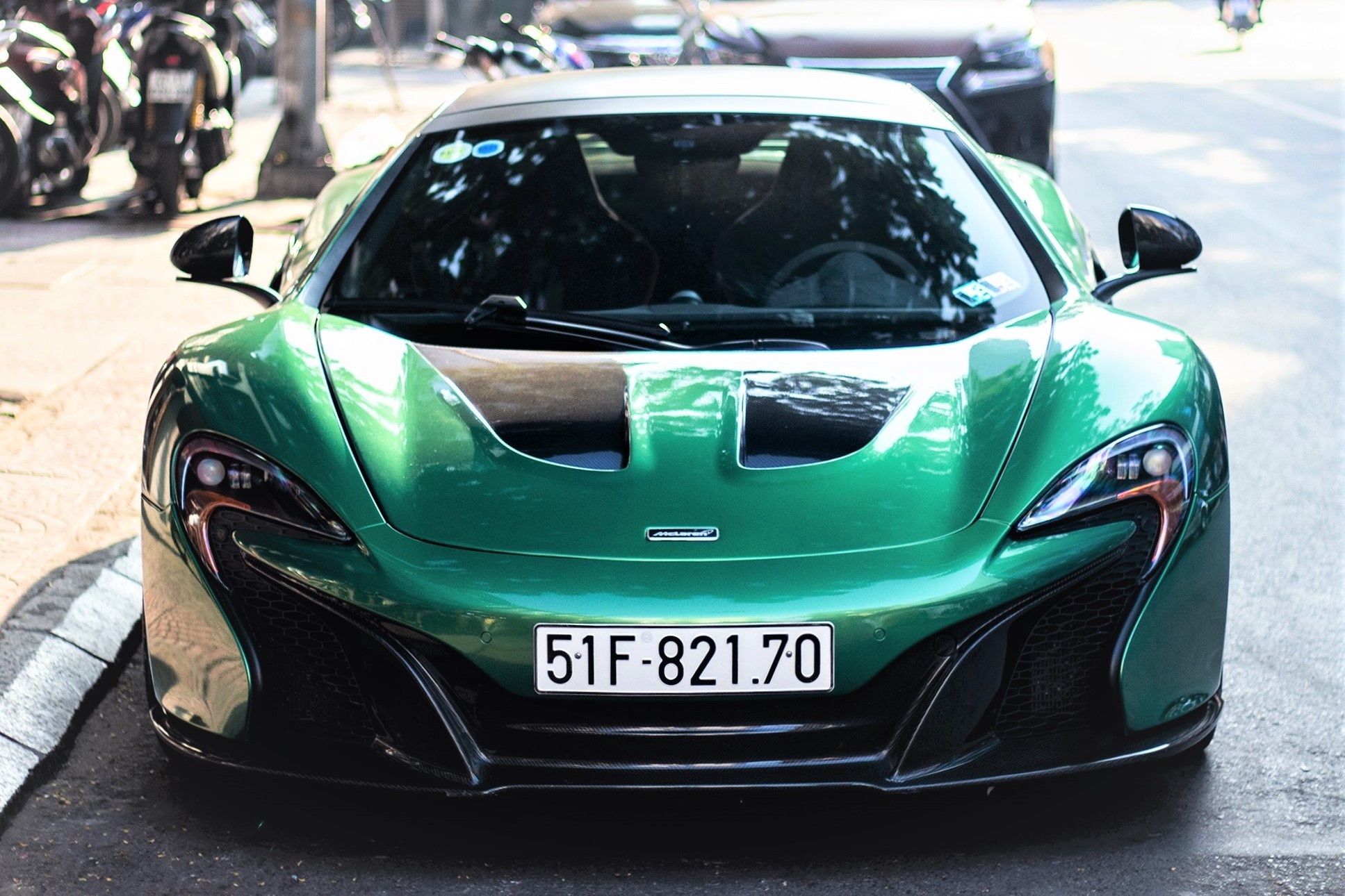 McLaren 650S Spider cua chong Diep Lam Anh doi mau doc hinh anh