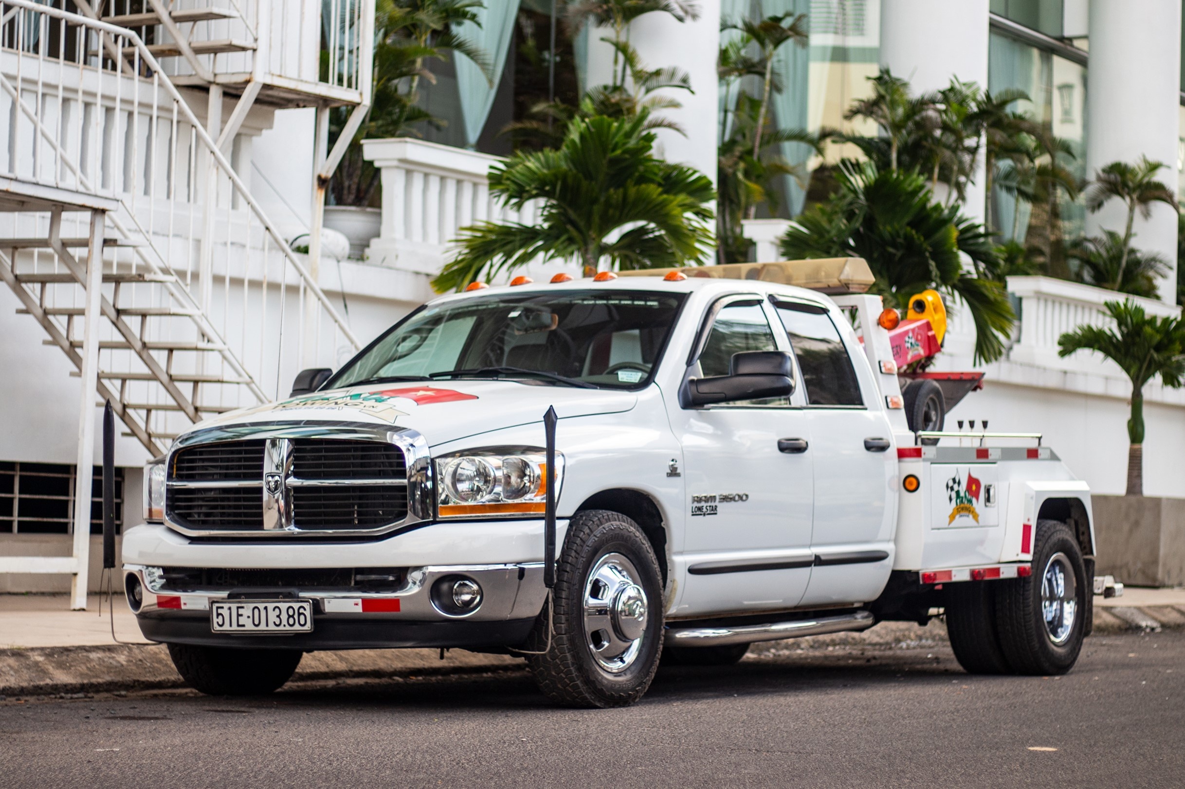 Dodge Ram 3500 lam xe cuu ho anh 1