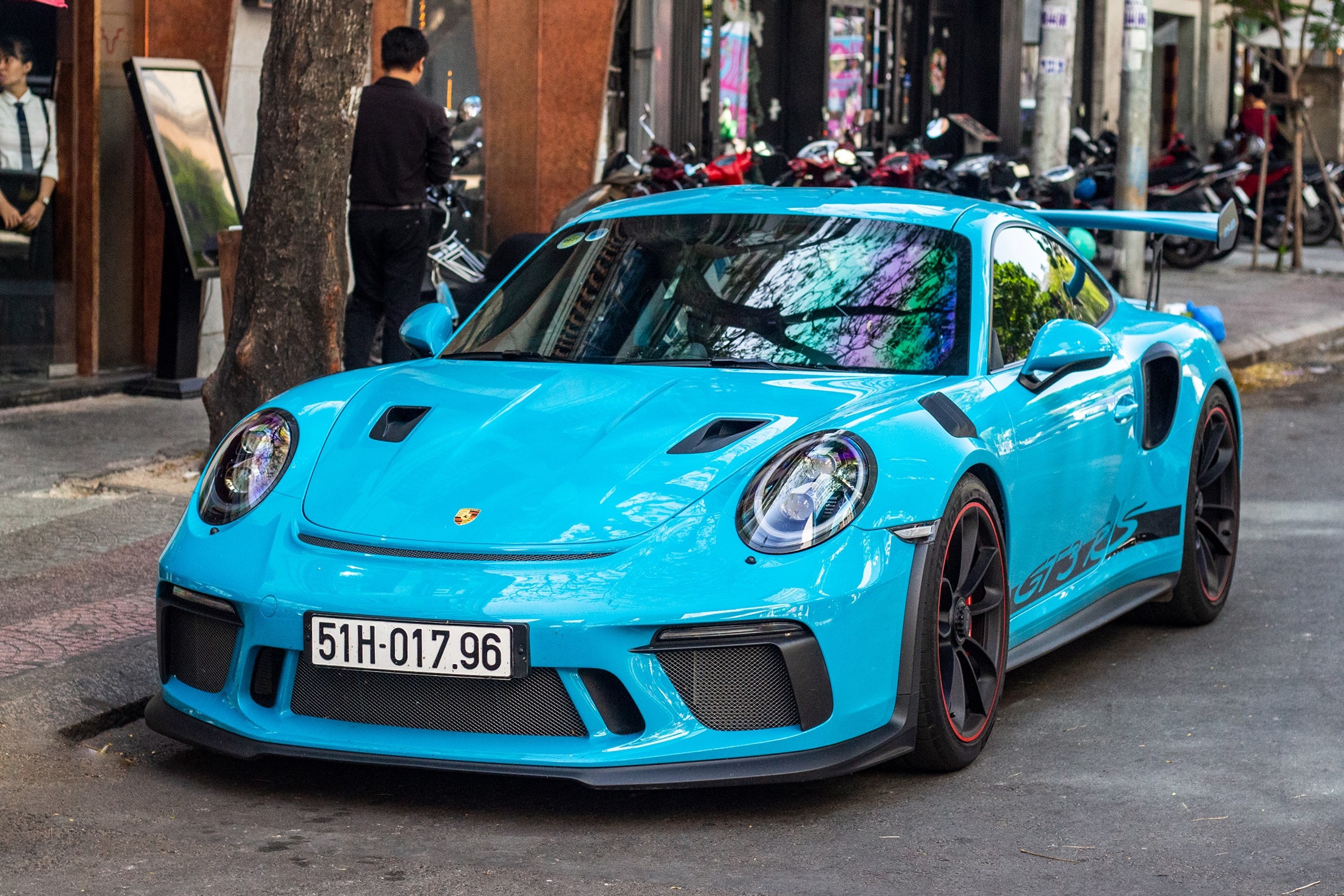 Porsche 911 GT3 RS mau doc gia 14 ty lan banh tai TP.HCM hinh anh