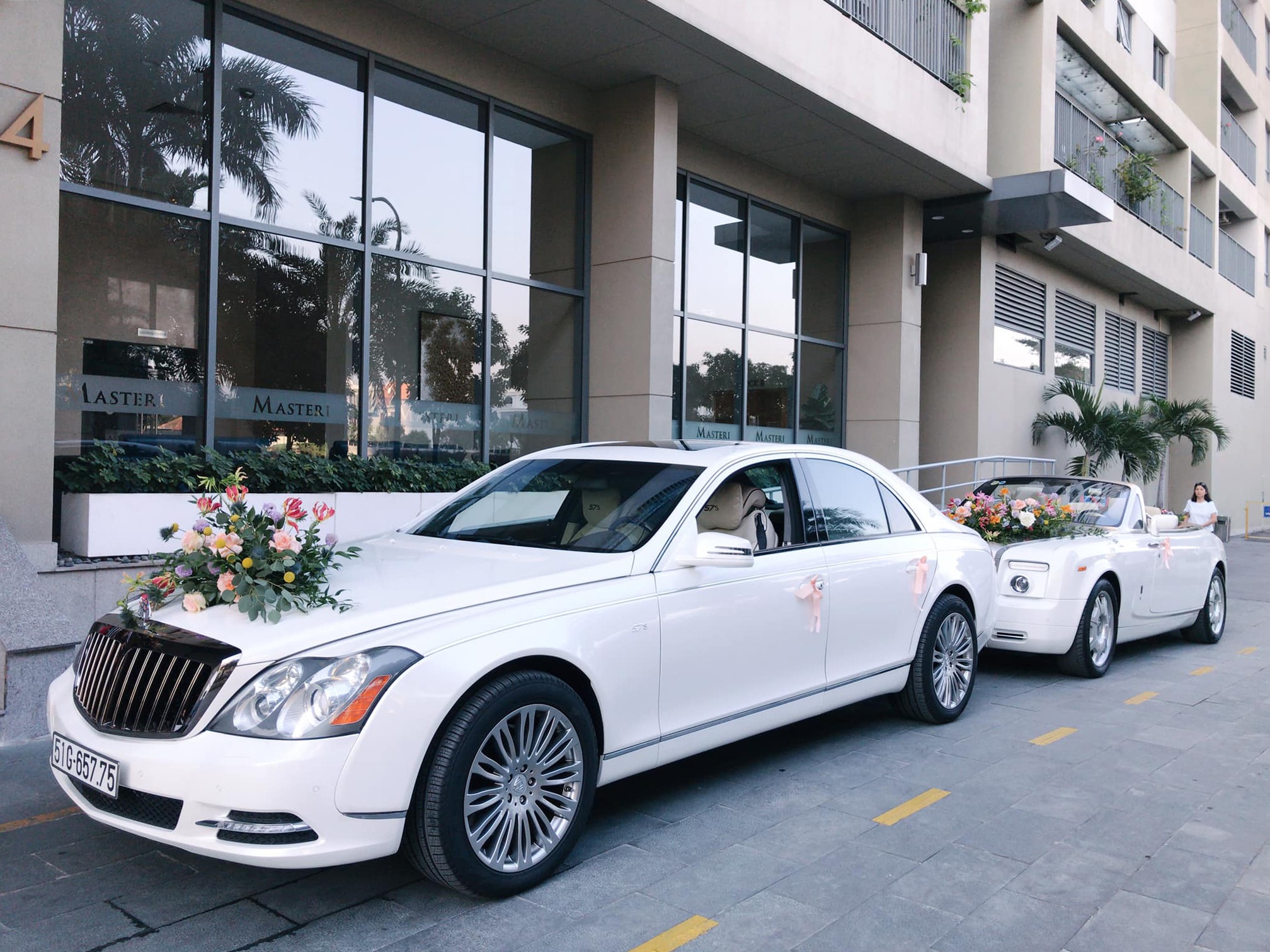 Dan xe sieu sang trong dam cuoi anh 1