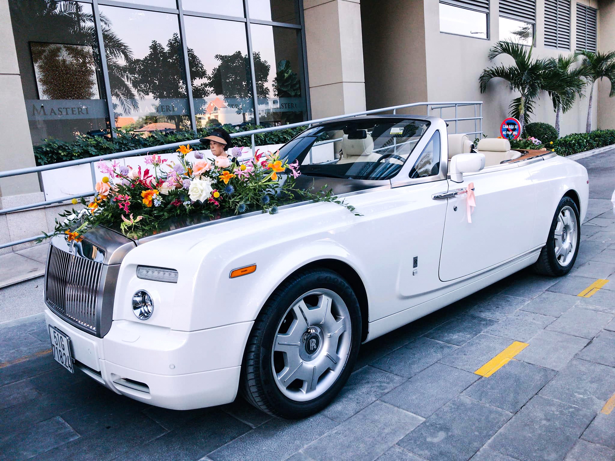 Dan xe sieu sang trong dam cuoi anh 3