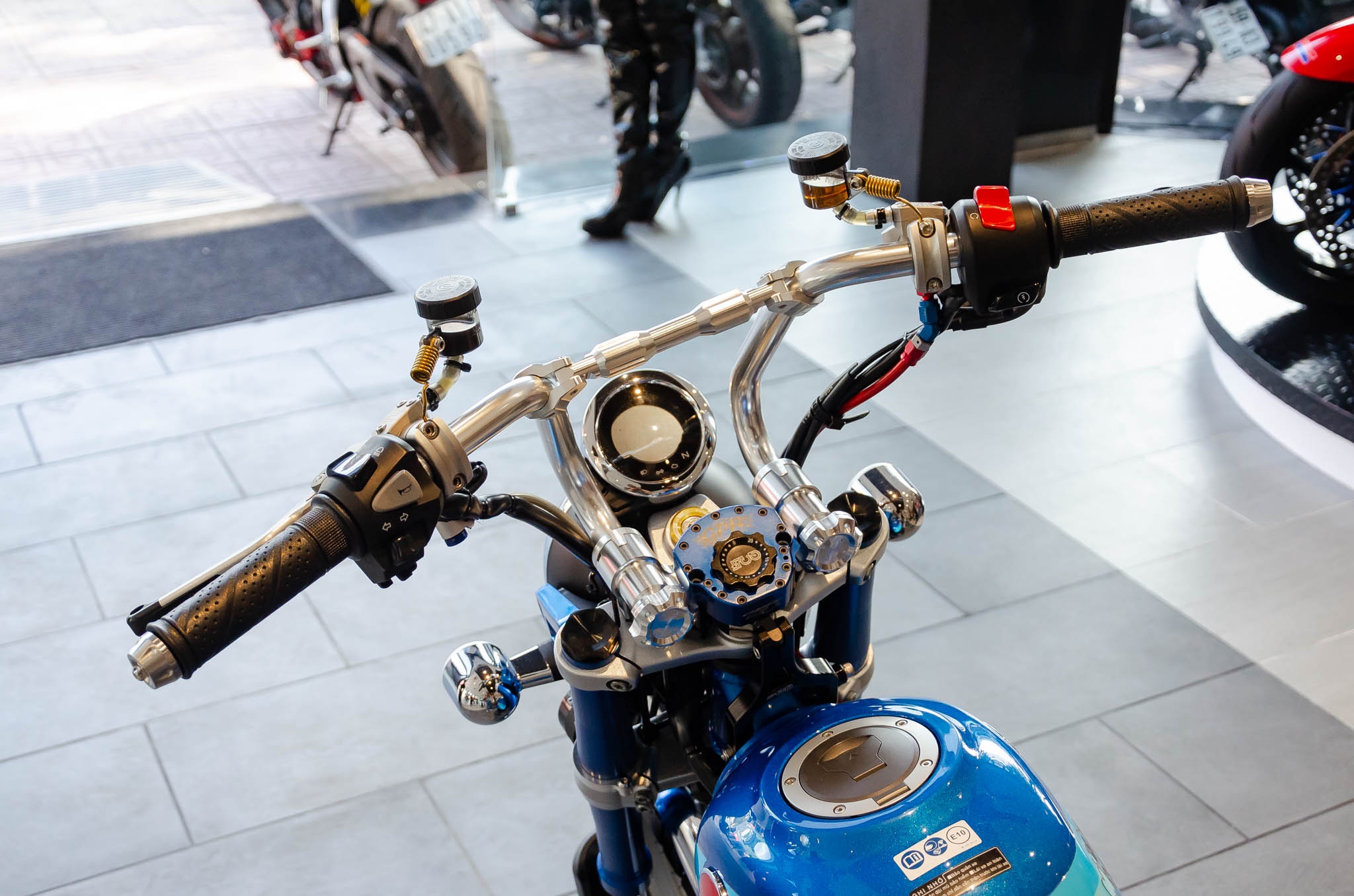 Honda Monkey 125 độ của biker TP.HCM ảnh 4 Honda Monkey 125 do cua biker TP.HCM anh 4