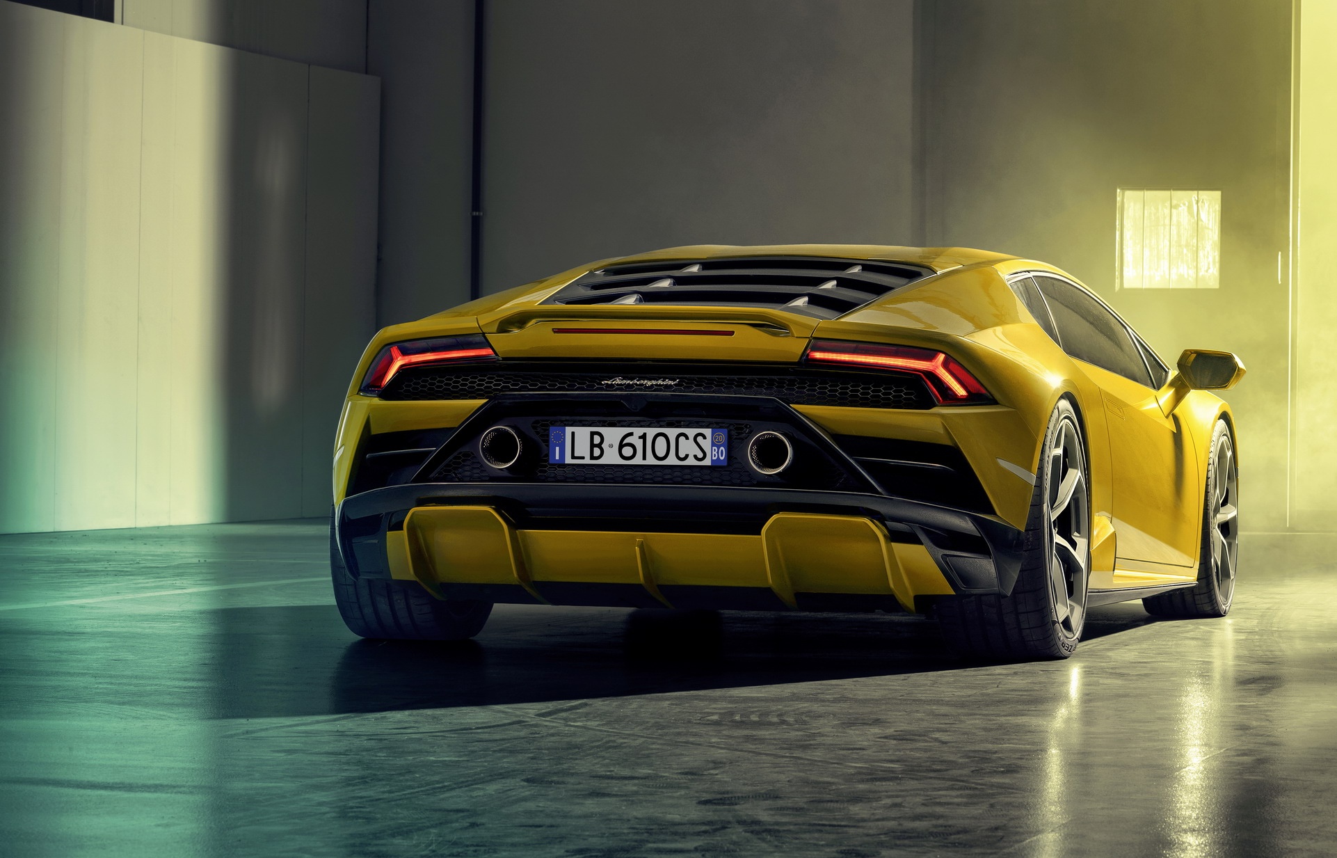 Lamborghini Huracan EVO RWD ra mat anh 3
