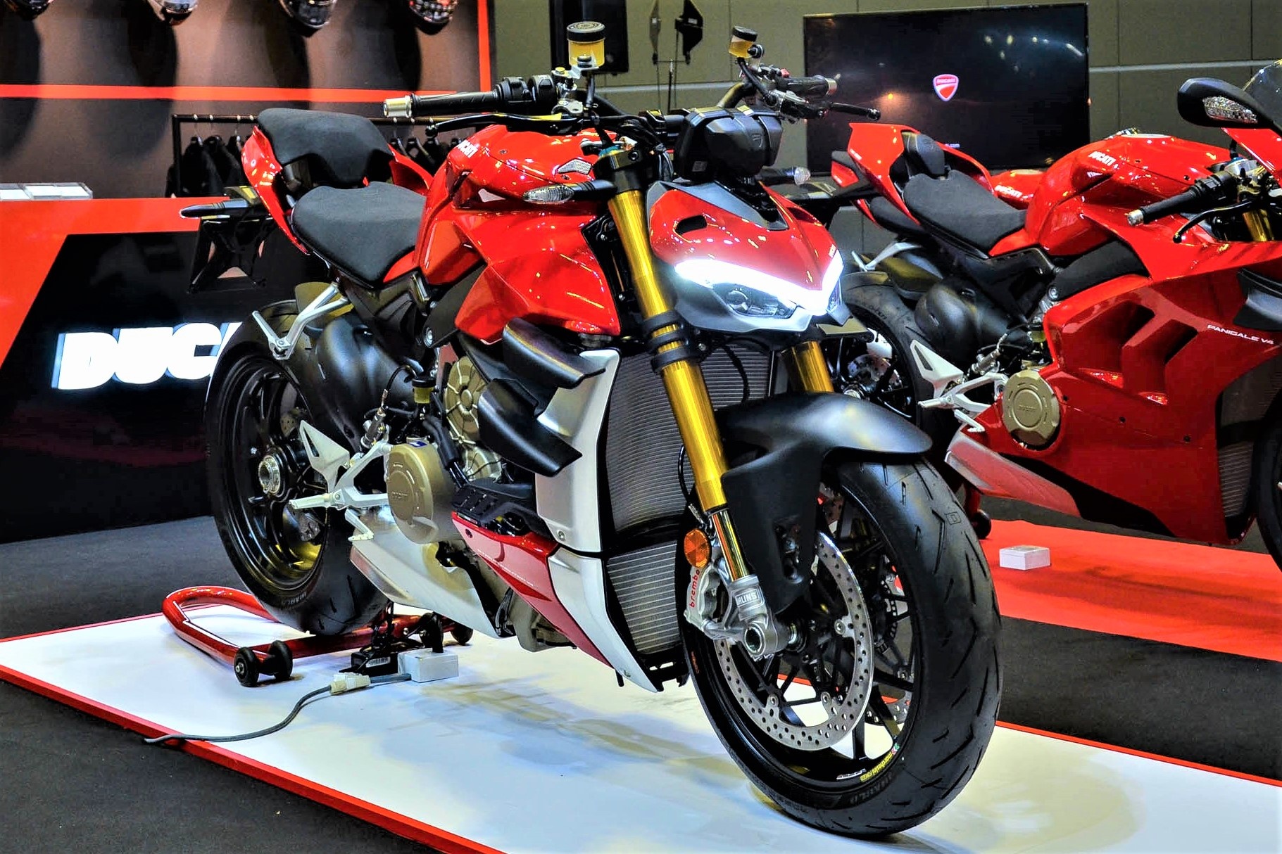 Quai vat Ducati Streetfighter V4 tai Dong Nam A hinh anh