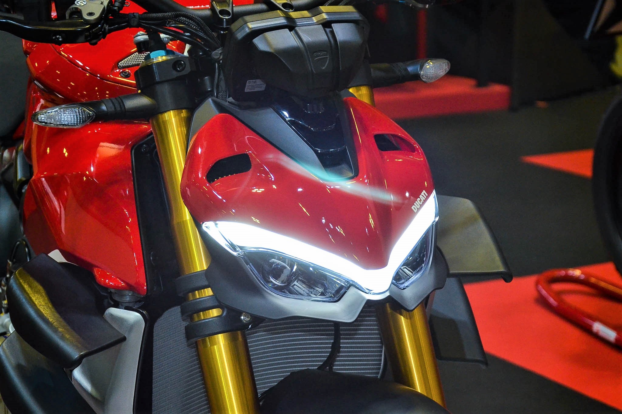 Ducati Streetfighter V4 2020 ra mat anh 3