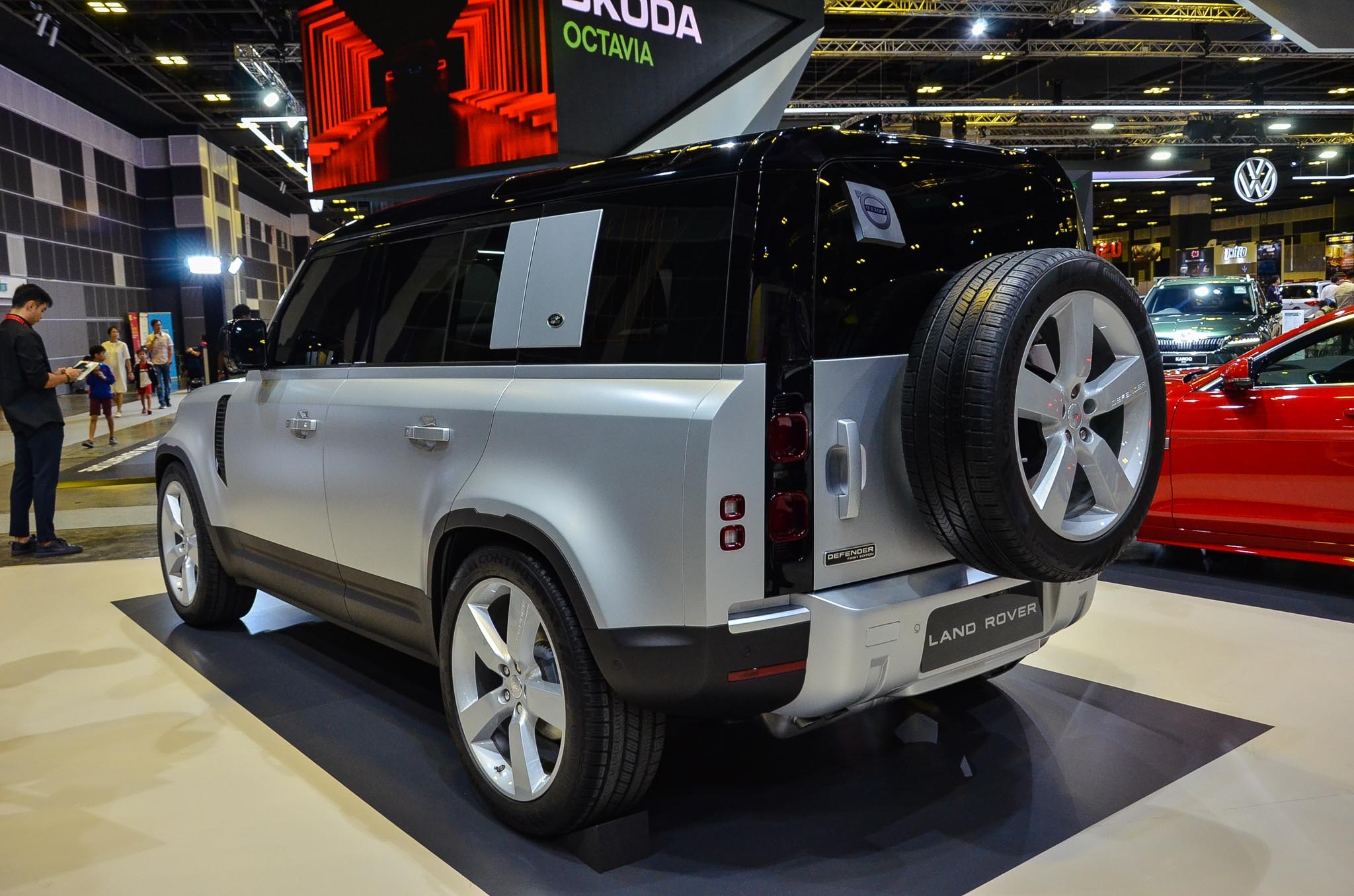 Land Rover Defender 2020 ra mat anh 2