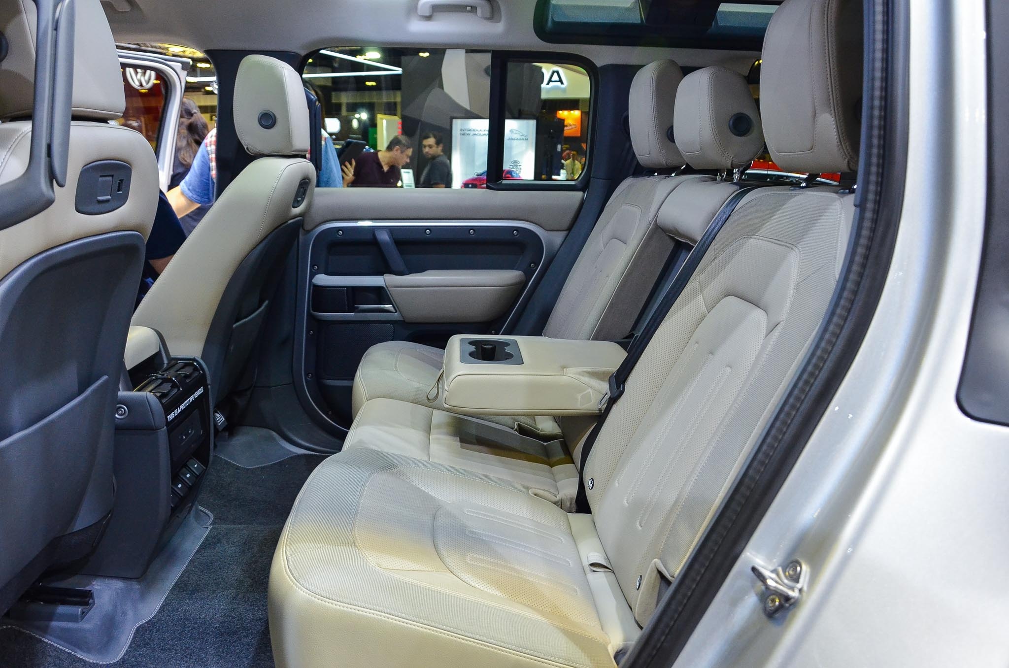 Land Rover Defender 2020 ra mat anh 9