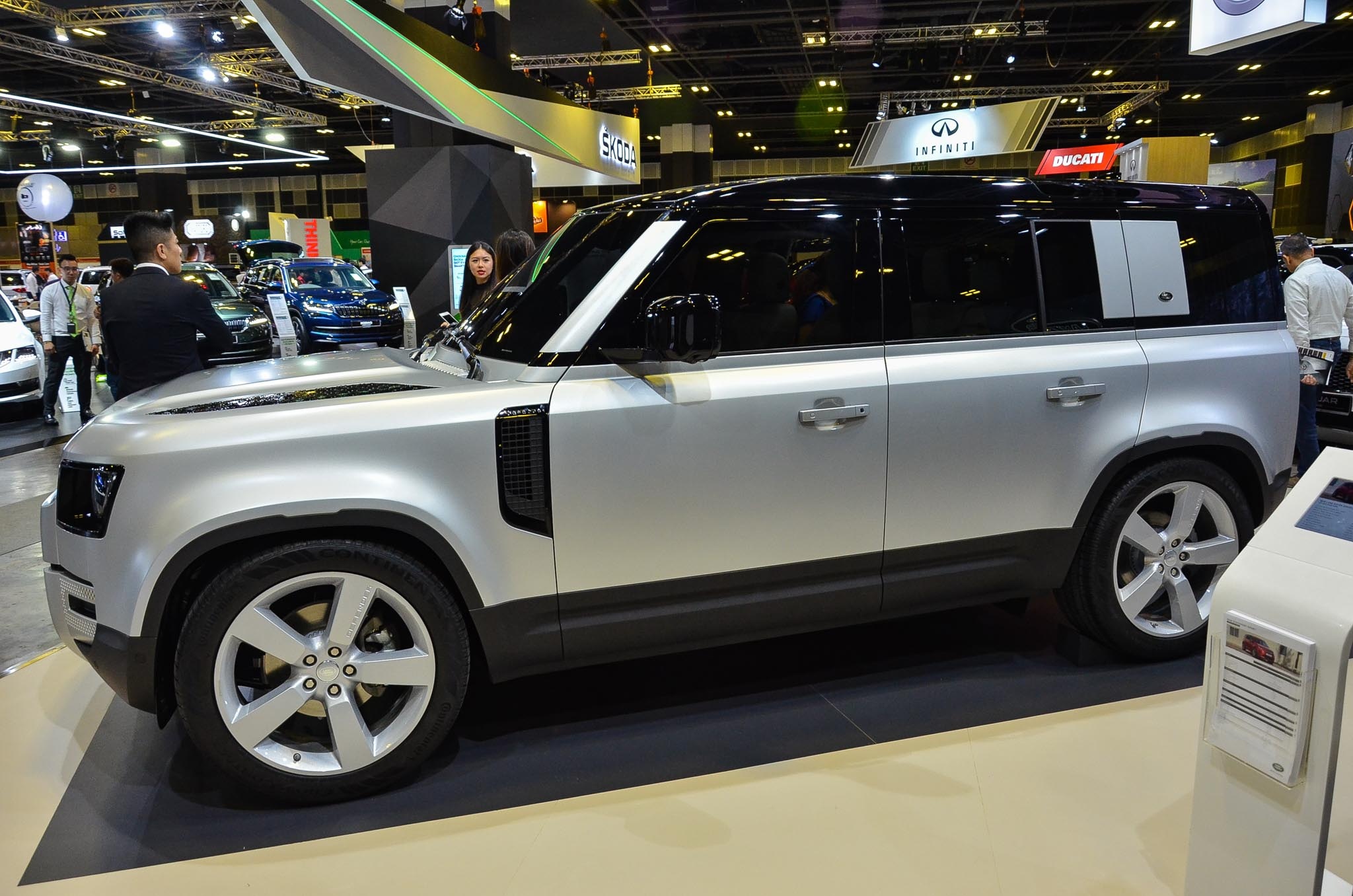 Land Rover Defender 2020 ra mat anh 4