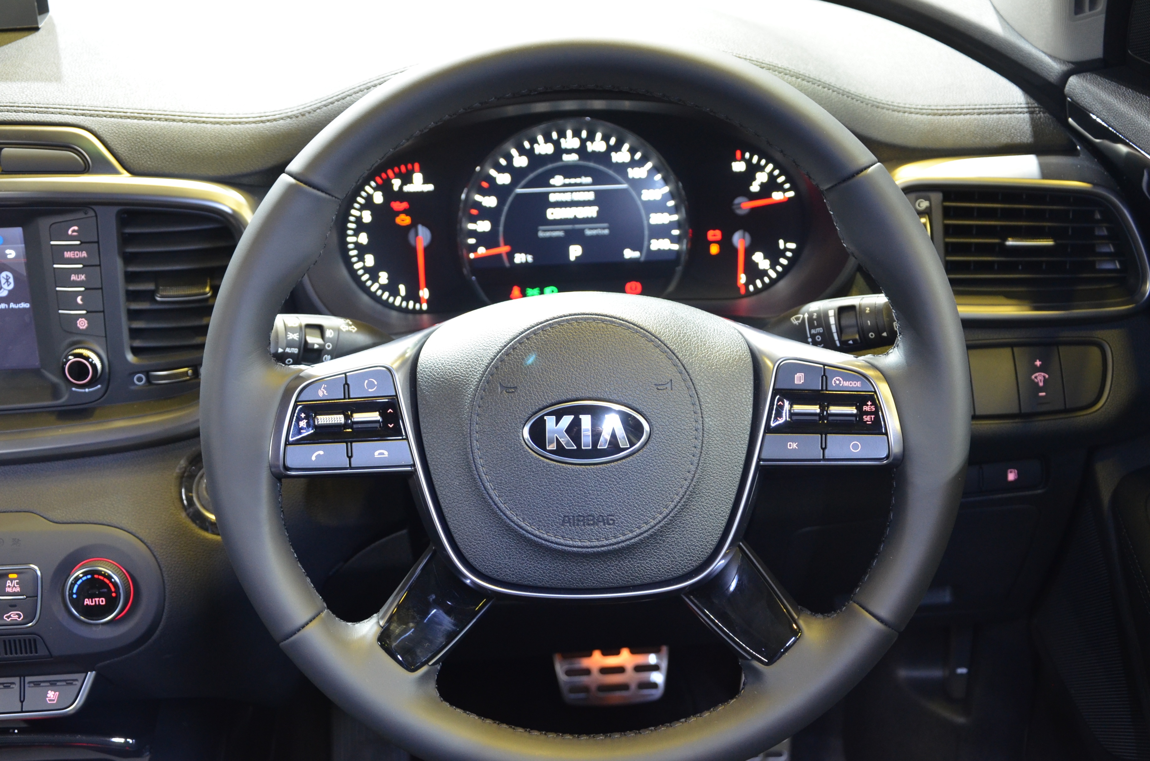 Kia Sorento ban nang cap ra mat anh 6