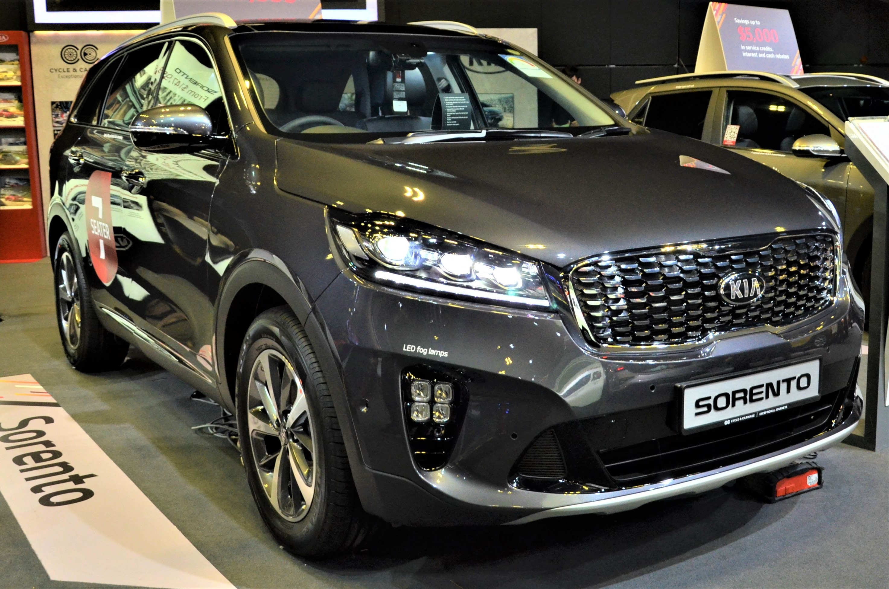 Kia Sorento ban nang cap tai Singapore hinh anh