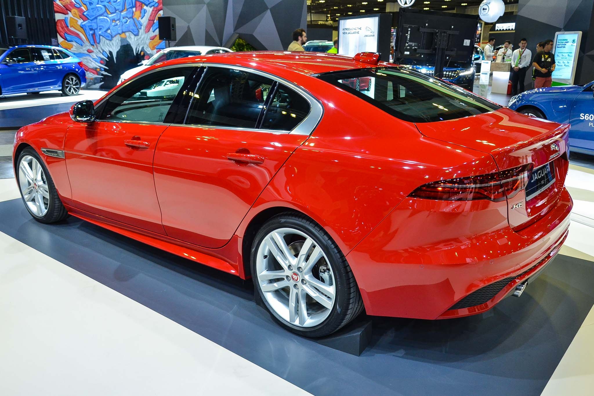 Jaguar XE ra mat Dong Nam A anh 3
