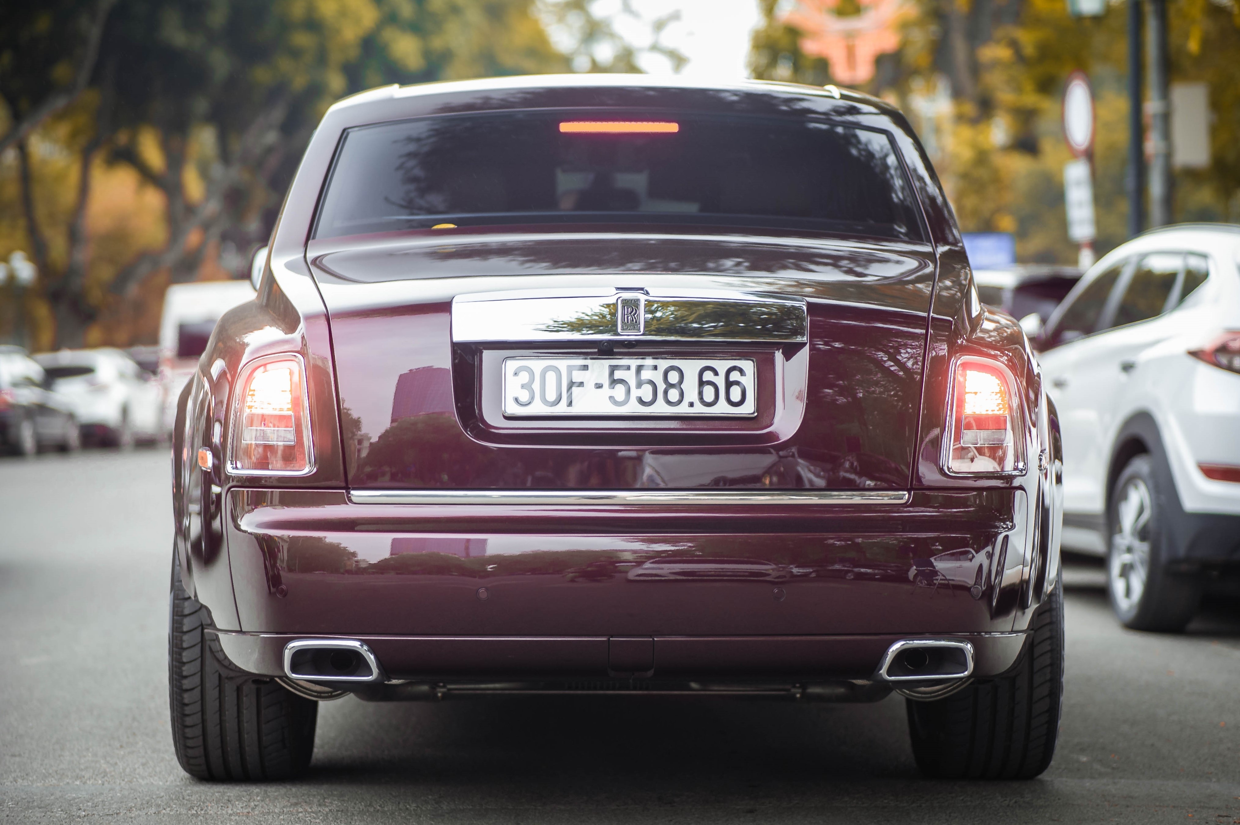 Rolls-Royce Phantom ban Hoa Binh Vinh Quang tai xuat anh 3