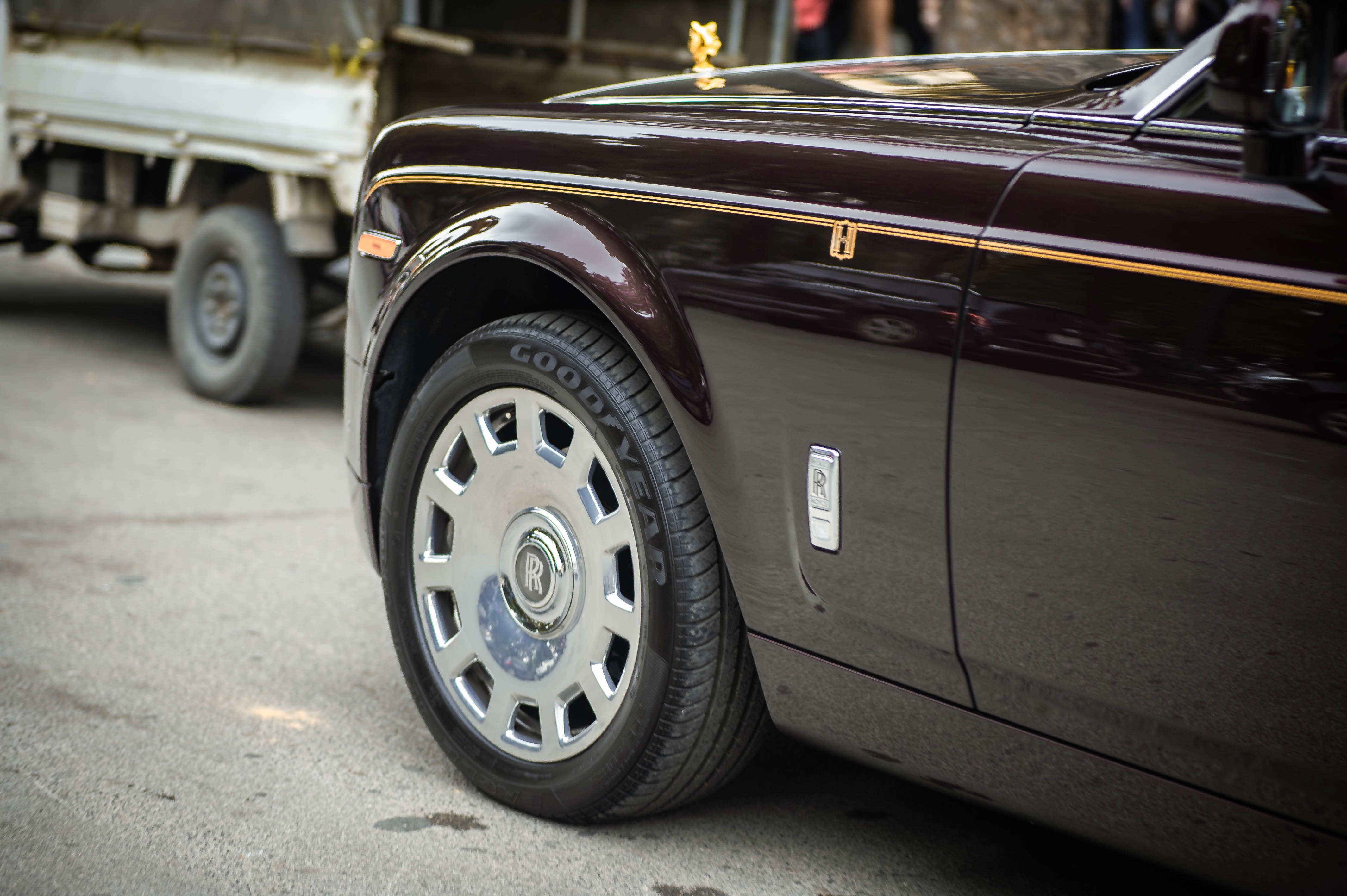 Rolls-Royce Phantom ban Hoa Binh Vinh Quang tai xuat anh 5