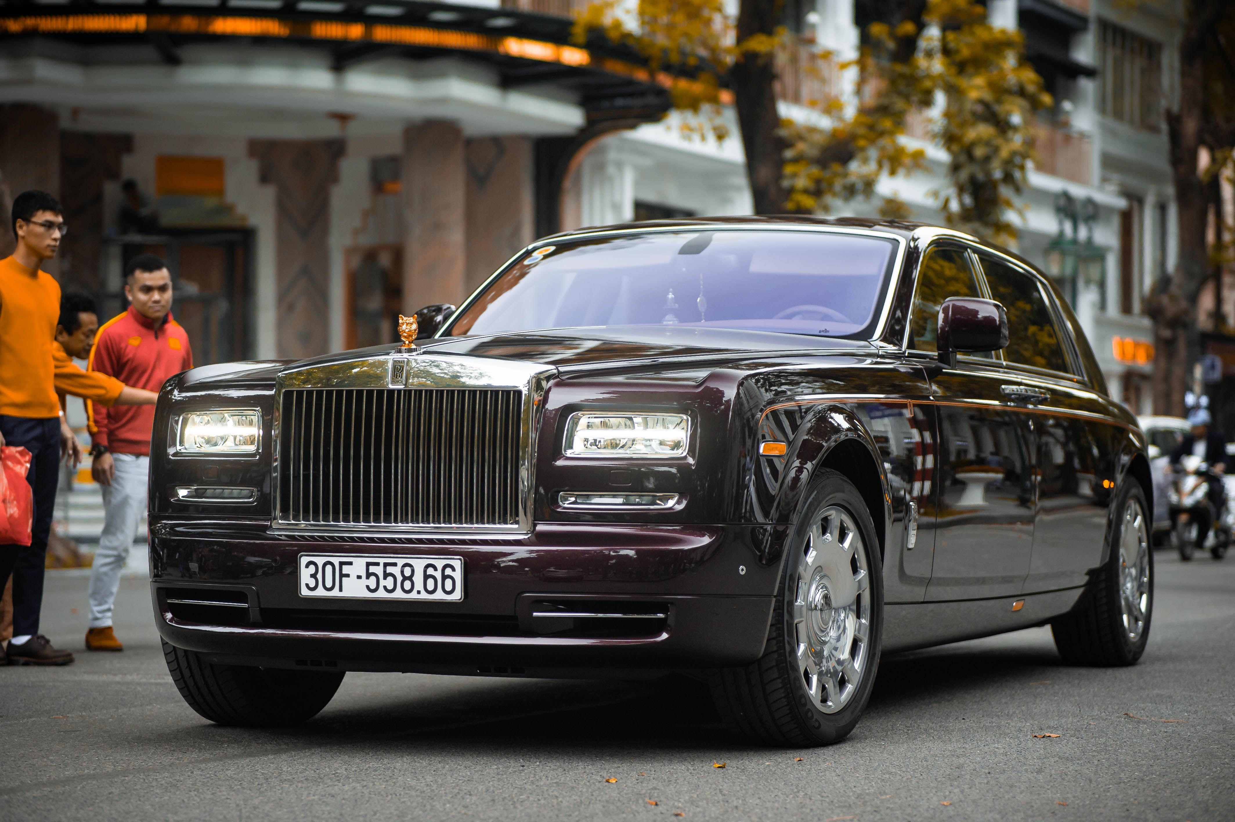Rolls-Royce Phantom ban Hoa Binh Vinh Quang tai xuat anh 1