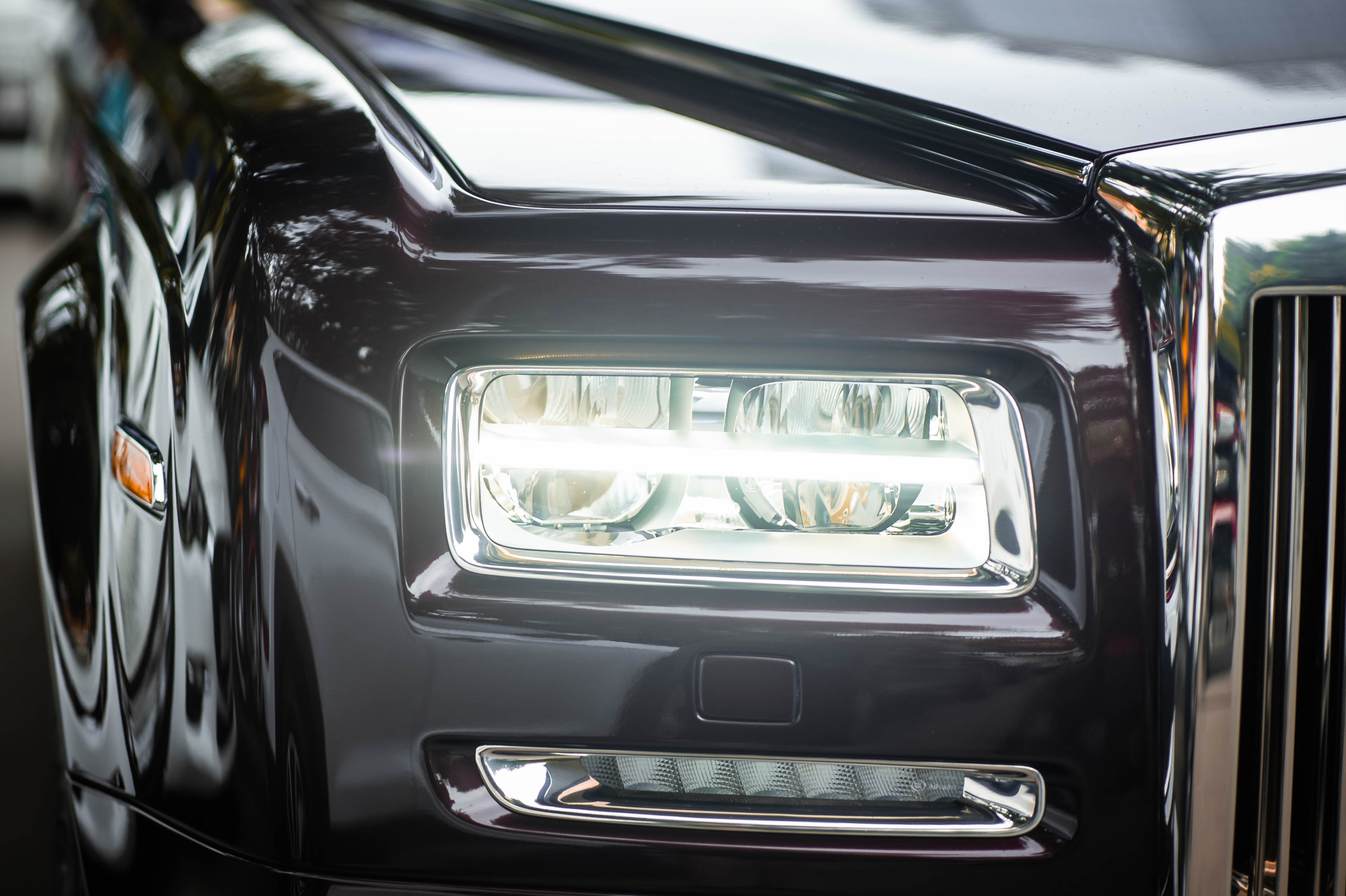 Rolls-Royce Phantom ban Hoa Binh Vinh Quang tai xuat anh 4