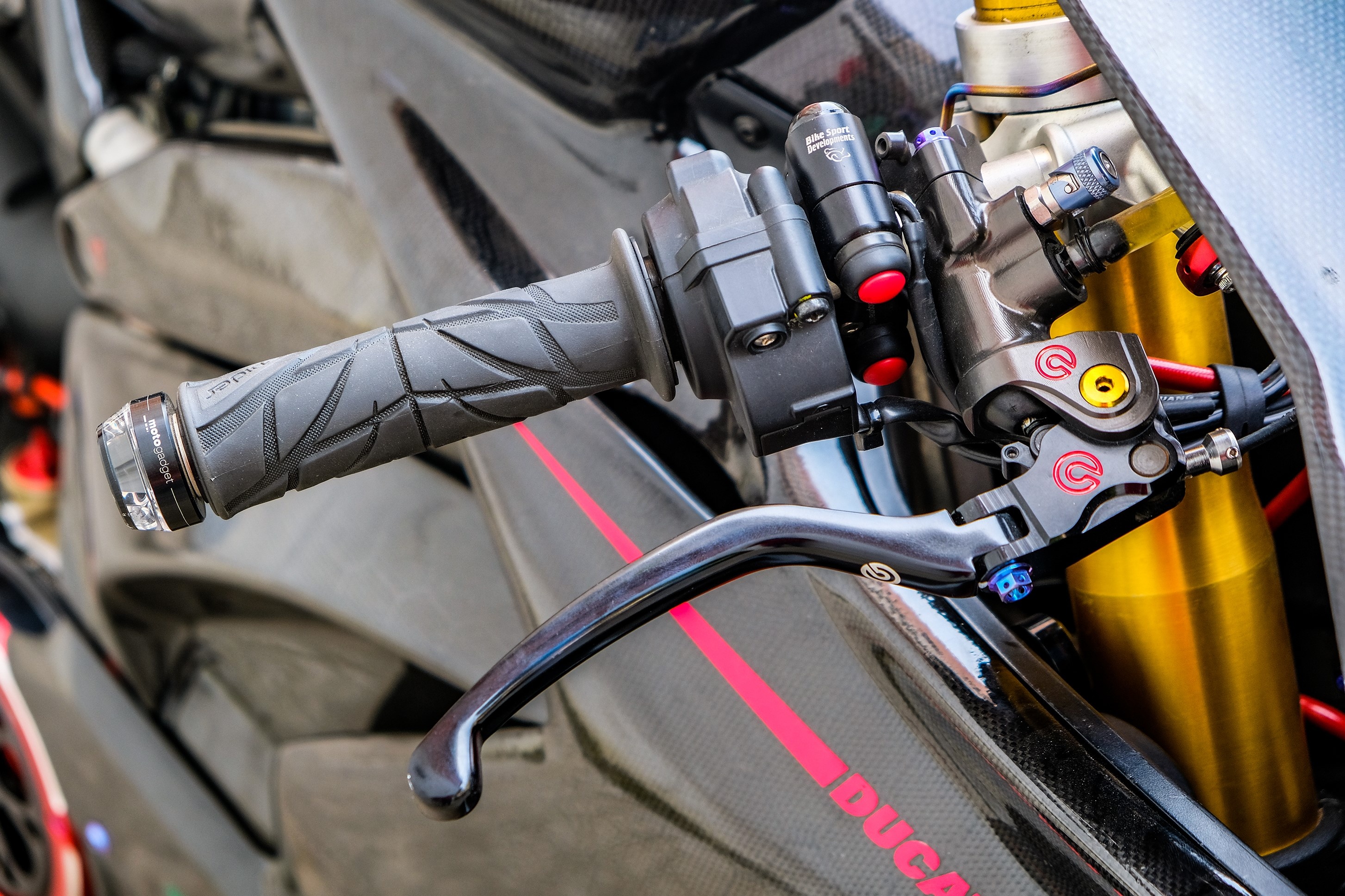 Ducati Panigale V4 do xe dua anh 7