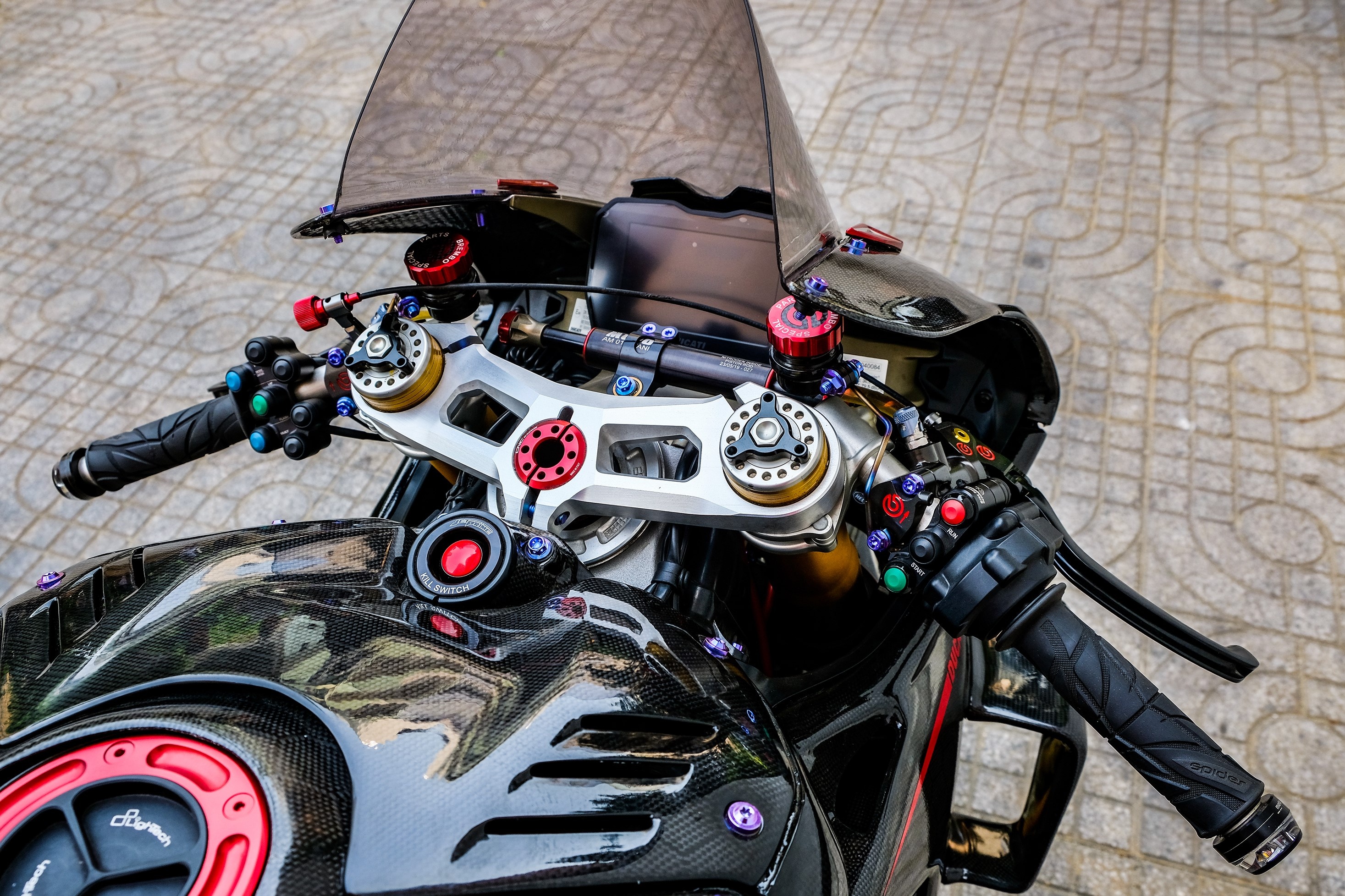 Ducati Panigale V4 do xe dua anh 6