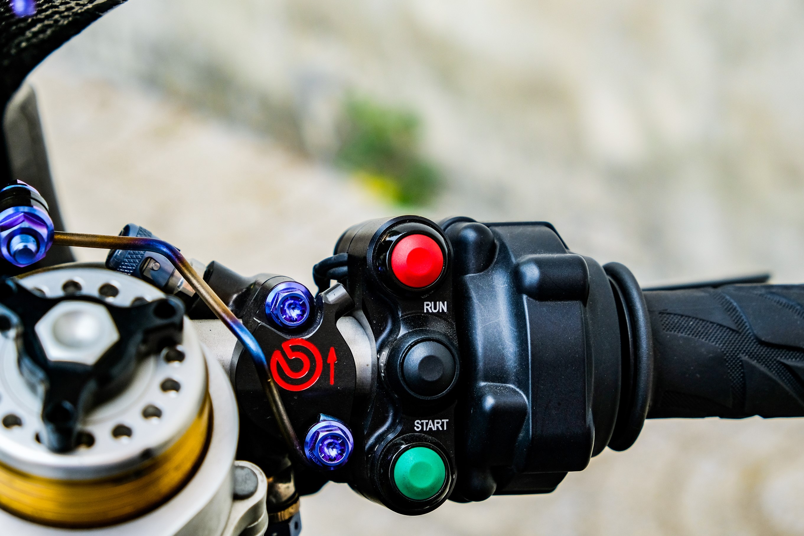 Ducati Panigale V4 do xe dua anh 10