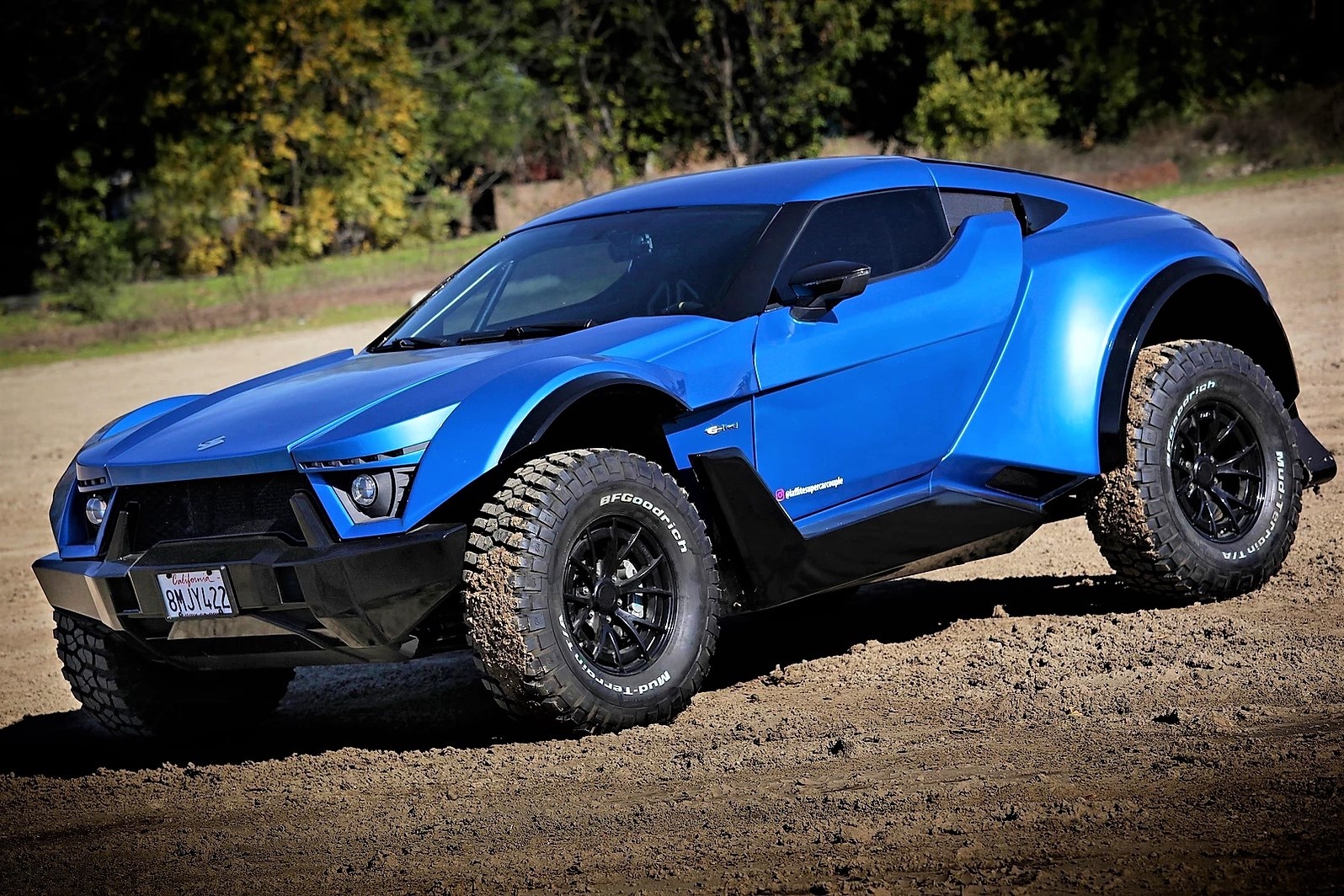 Sieu xe X-Road manh 720 ma luc co kha nang off-road gia 465.000 USD hinh anh