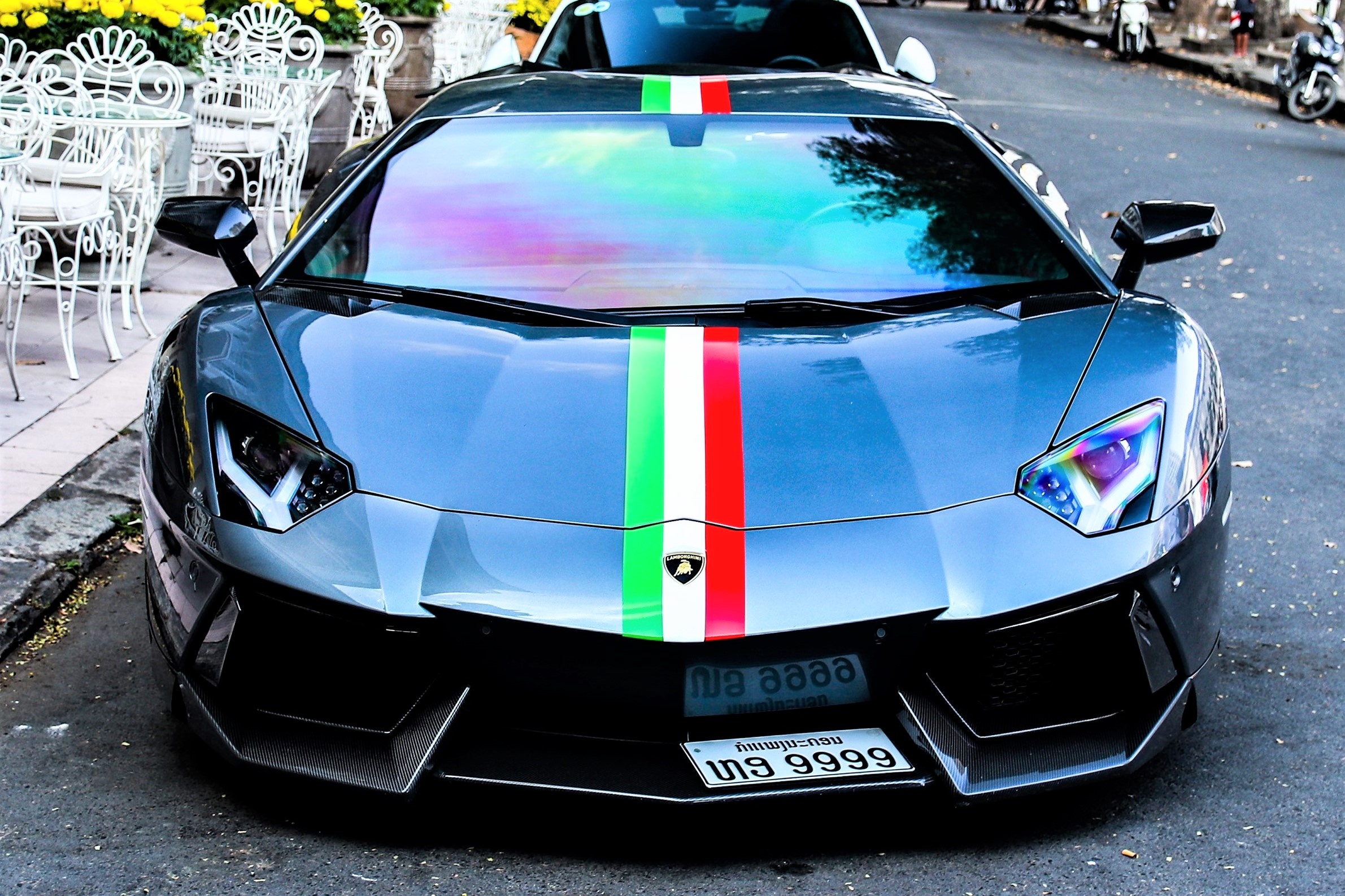 Lamborghini Aventador bien so tu quy 9 tren duong pho TP.HCM hinh anh