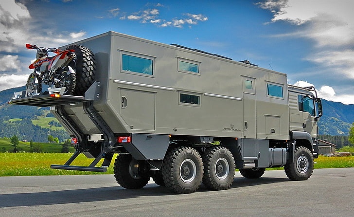 Nhung mau xe giup ban sinh ton qua ngay tan the anh 1