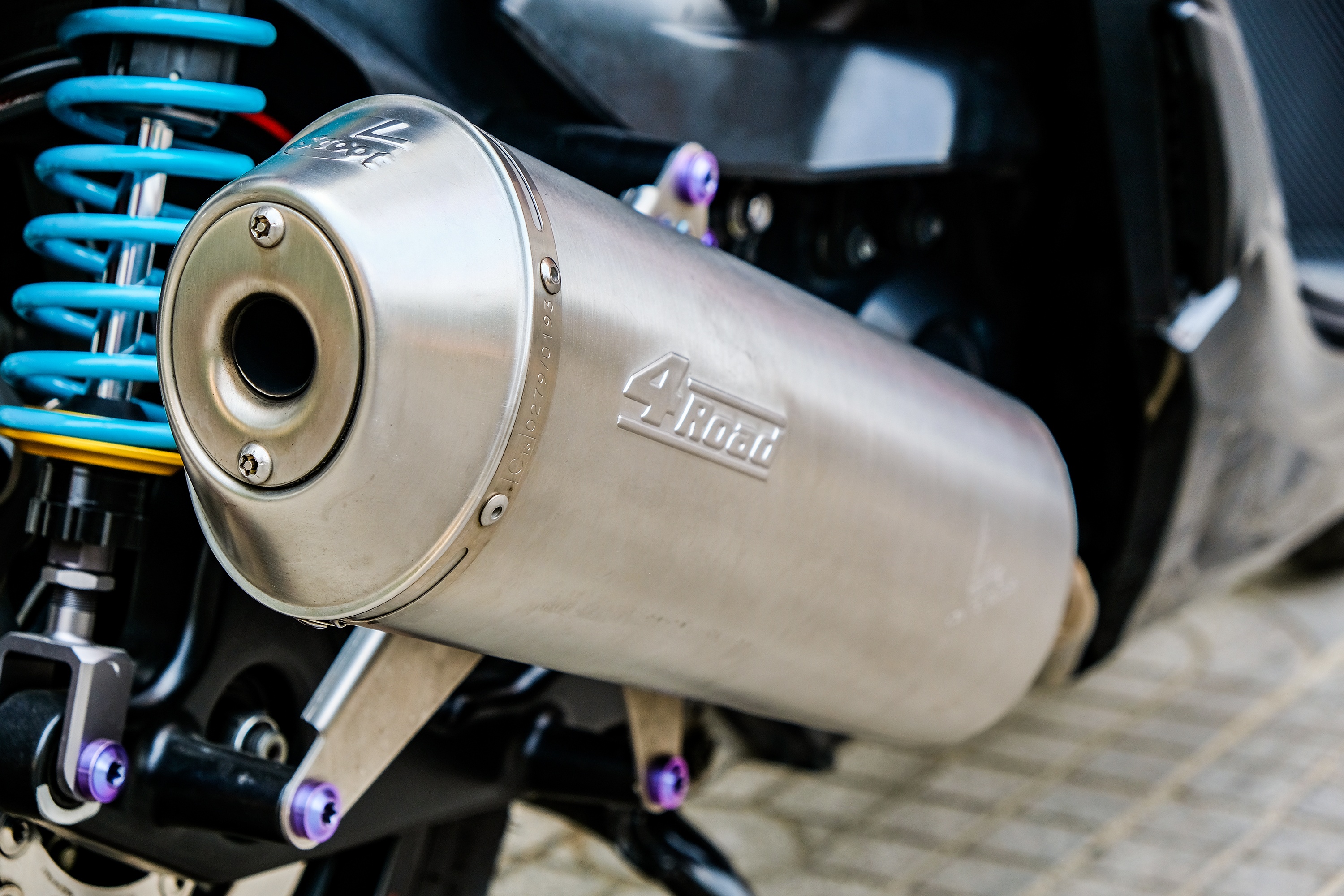 Honda SH 300i độ dàn chân phân khối lớn ảnh 9 Honda SH 300i do dan chan phan khoi lon anh 9