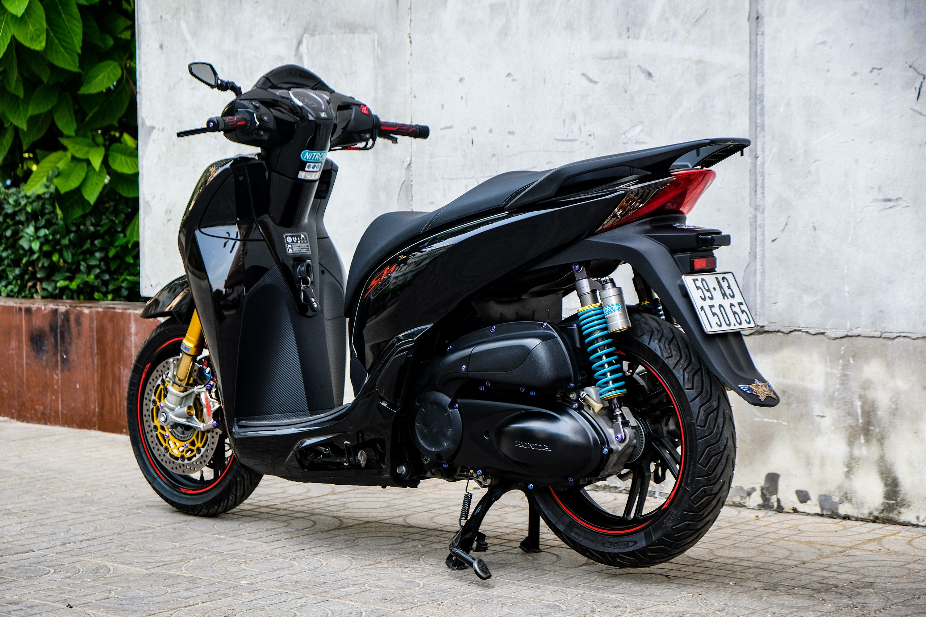 Honda SH 300i độ dàn chân phân khối lớn ảnh 3 Honda SH 300i do dan chan phan khoi lon anh 3